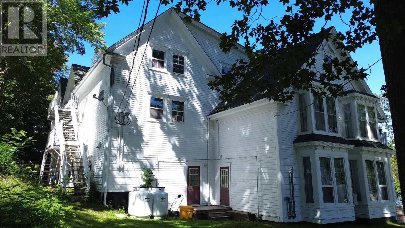 11 Churchill Street|98 Dufferin Street