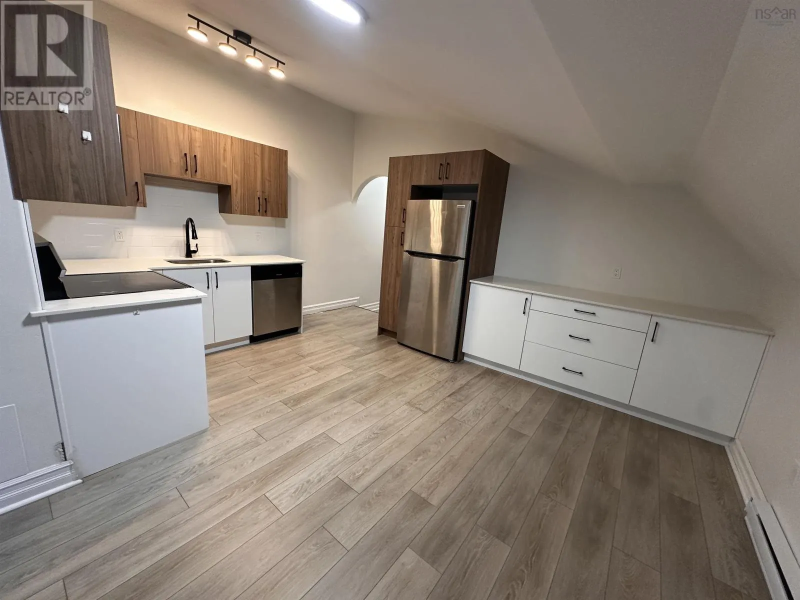11 Churchill Street|98 Dufferin Street