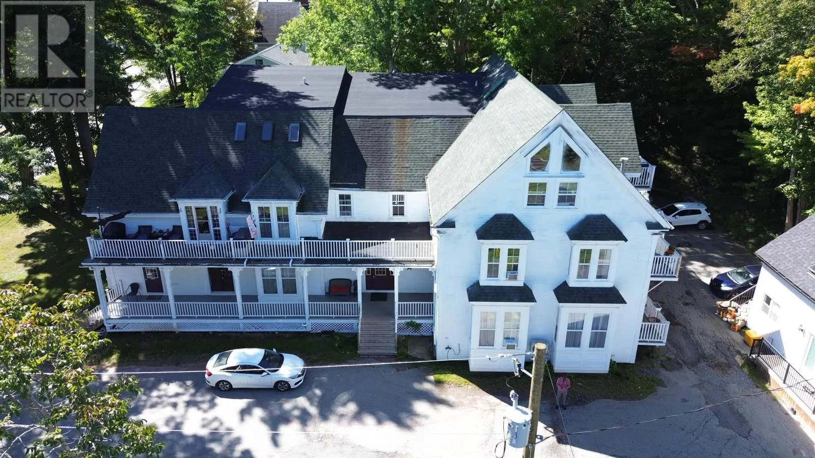 11 Churchill Street|98 Dufferin Street