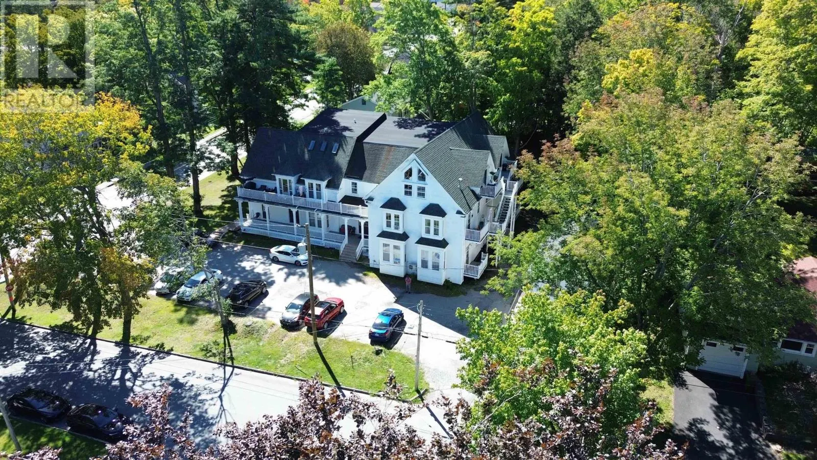 11 Churchill Street|98 Dufferin Street
