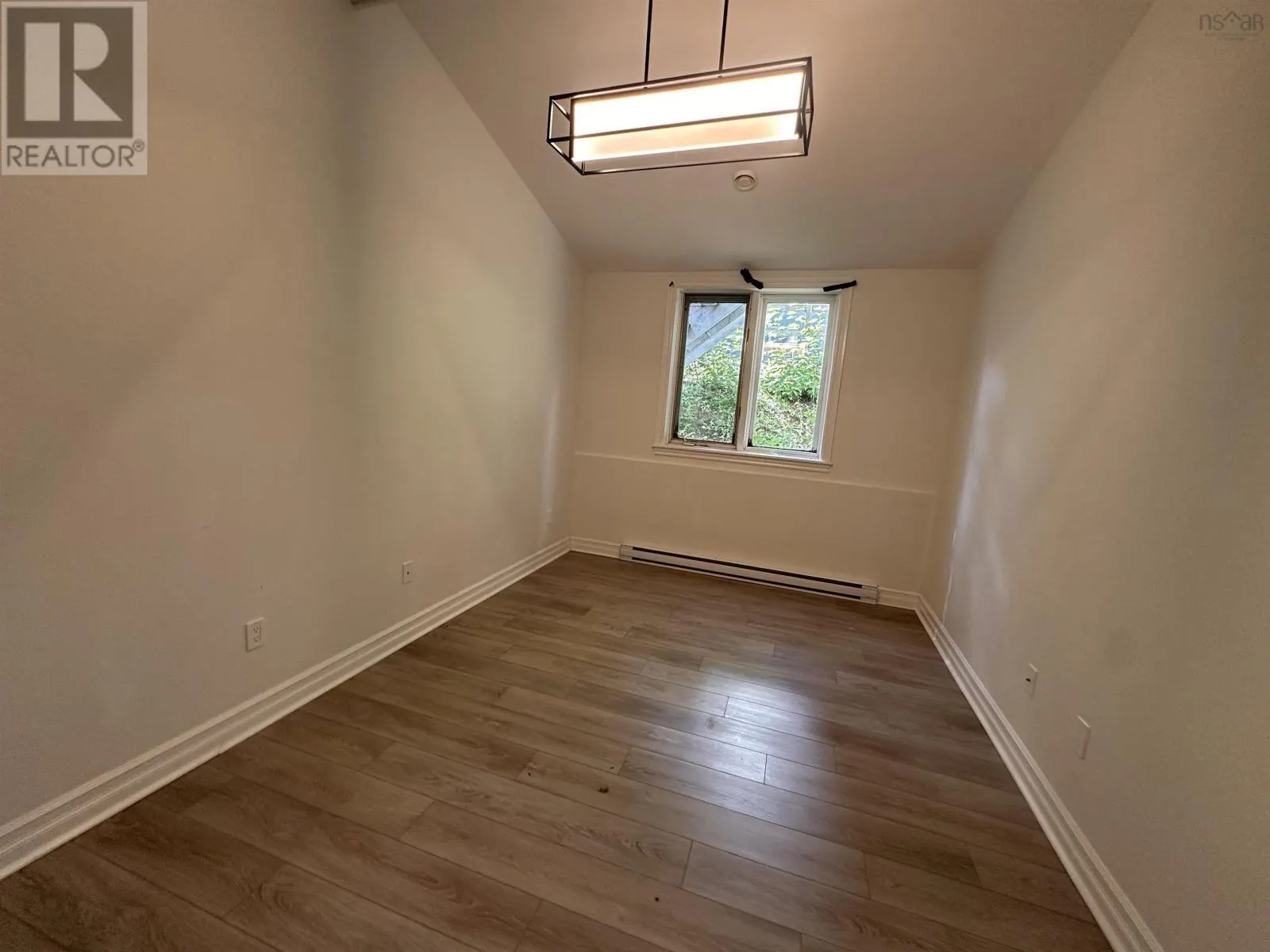 11 Churchill Street|98 Dufferin Street