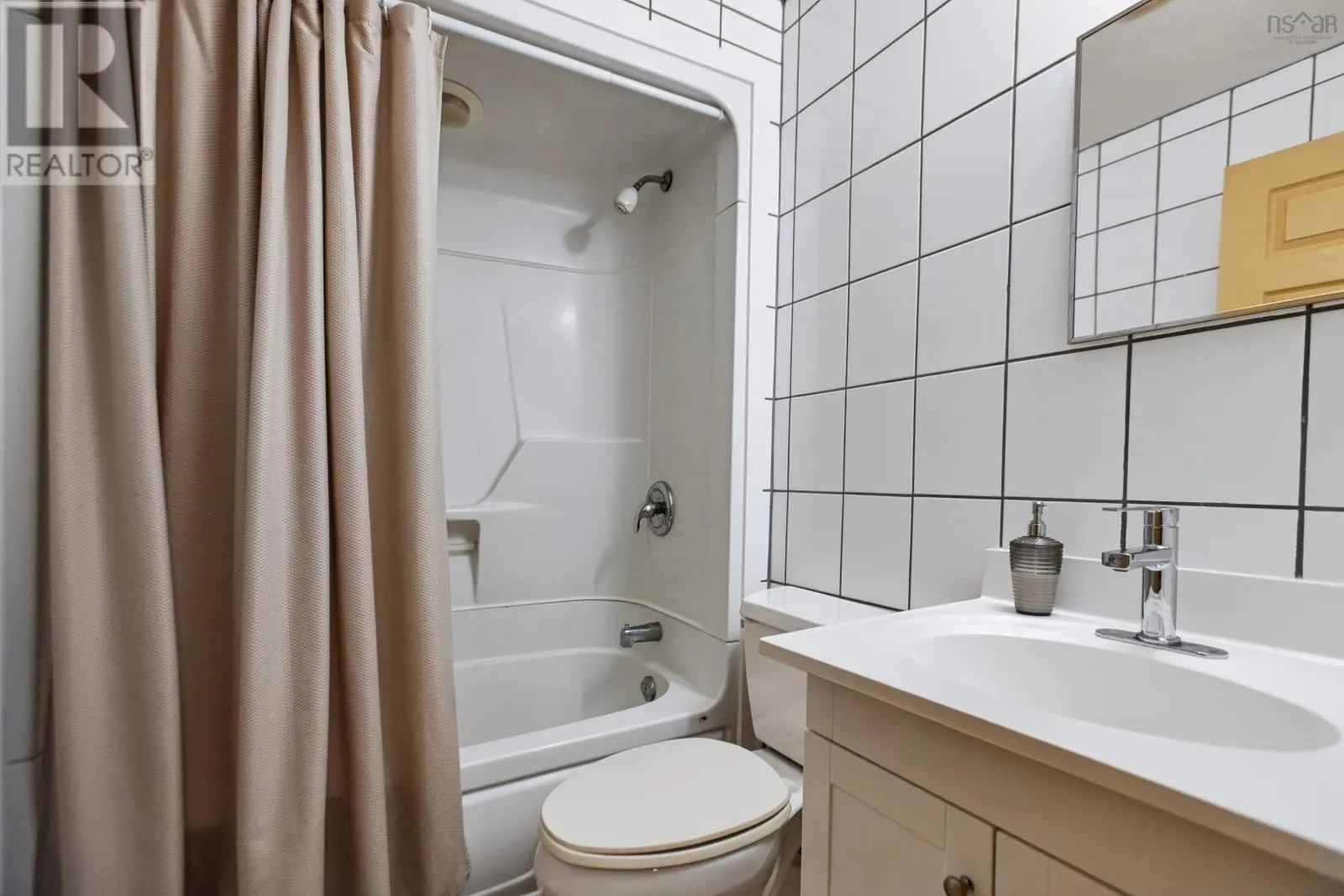 17 East Pleasant Street