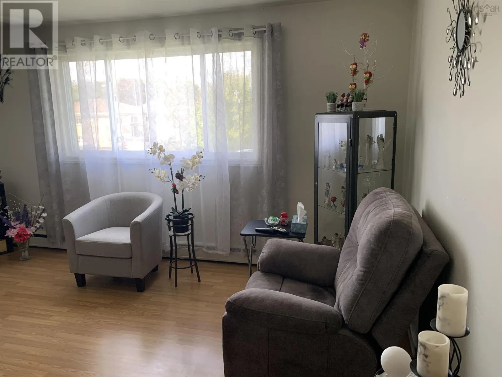 6 Randall Avenue