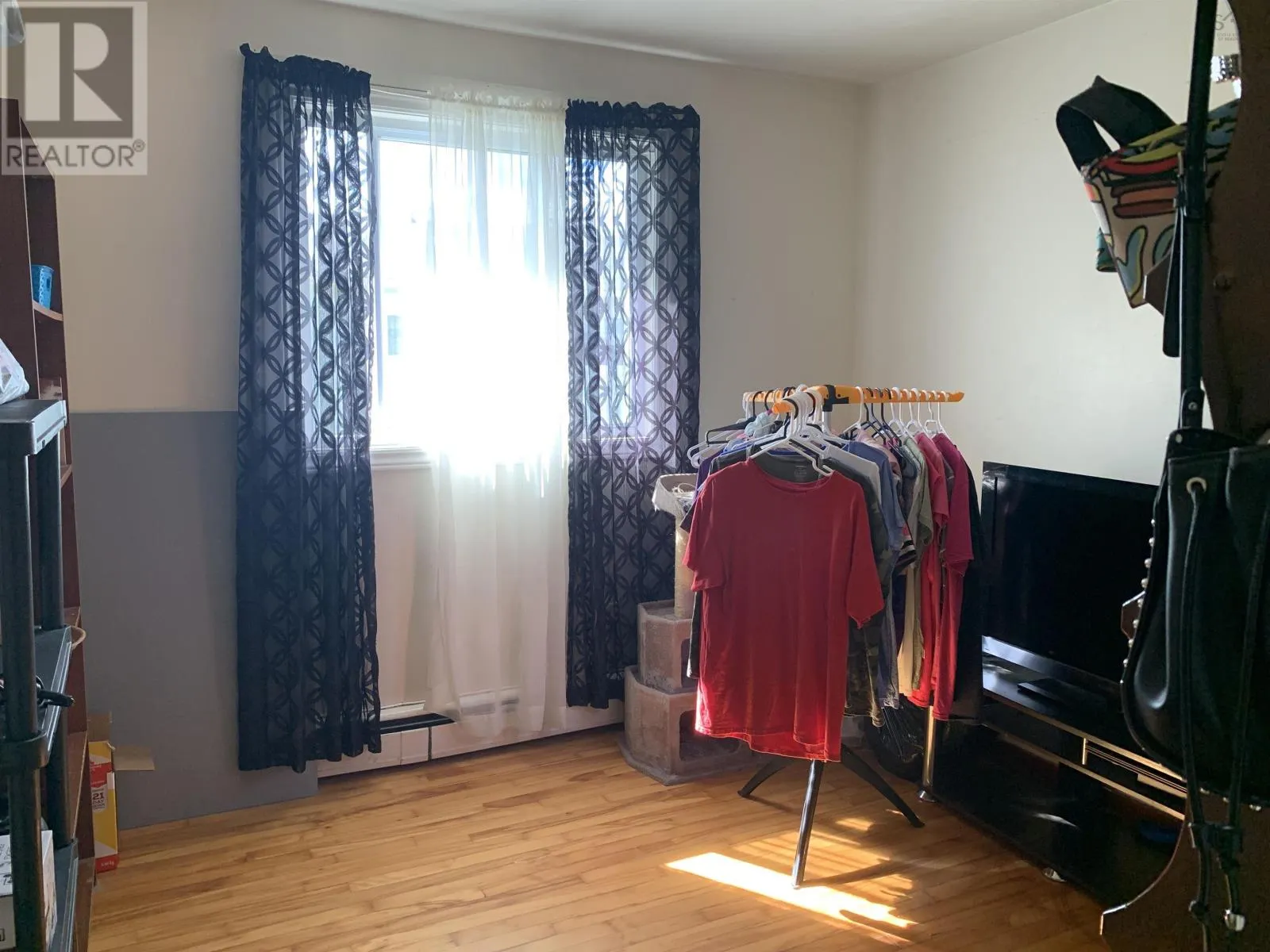 6 Randall Avenue