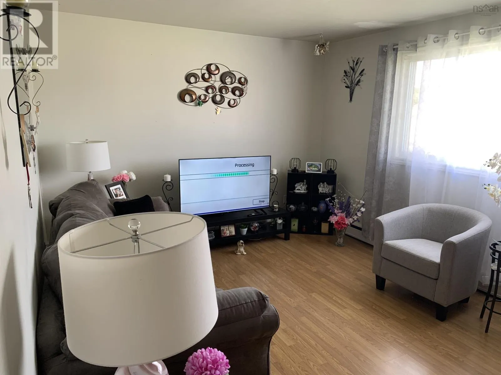 6 Randall Avenue