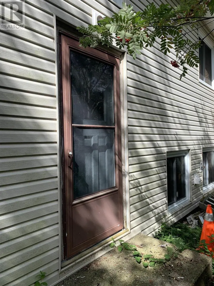 6 Randall Avenue