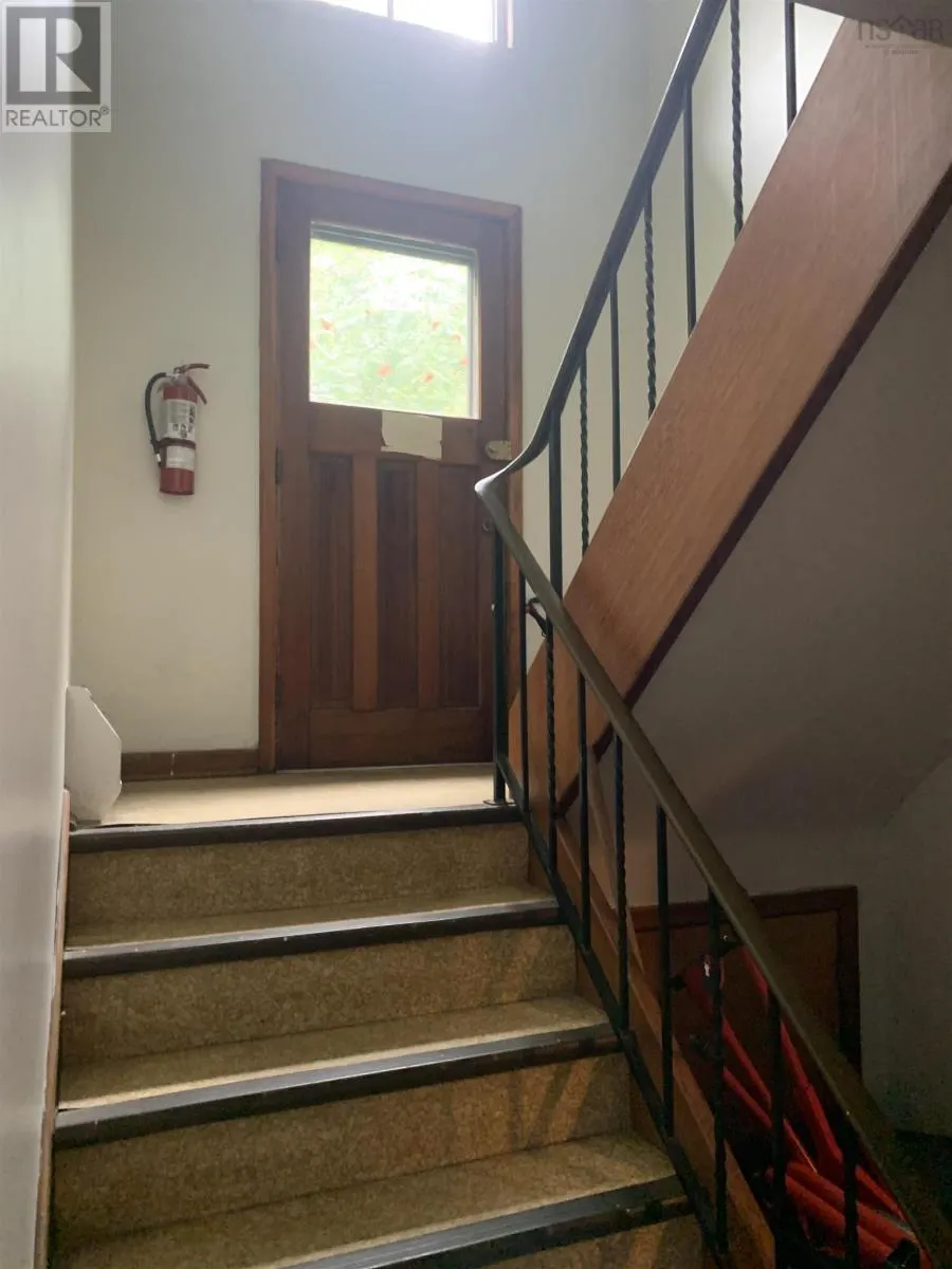 6 Randall Avenue