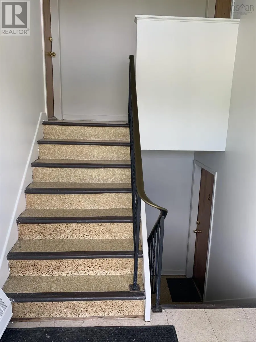 6 Randall Avenue