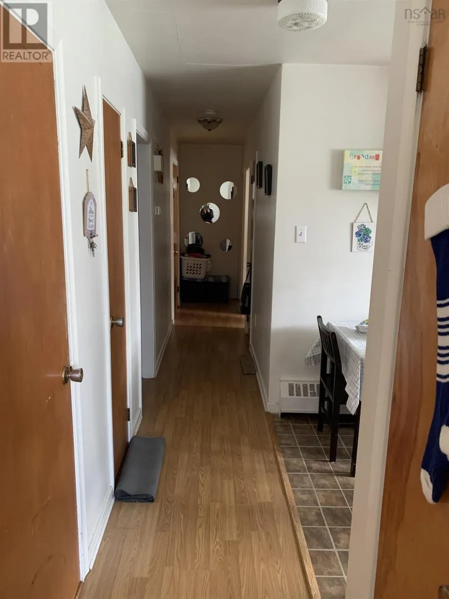 6 Randall Avenue