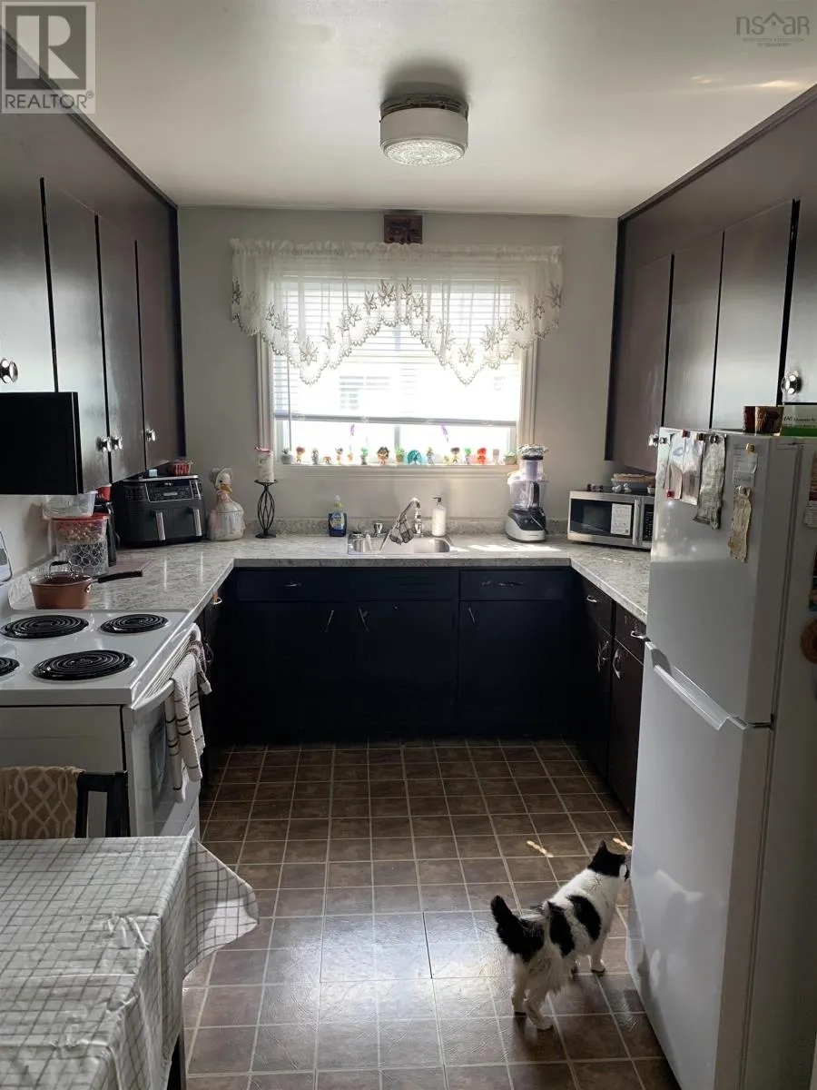 6 Randall Avenue