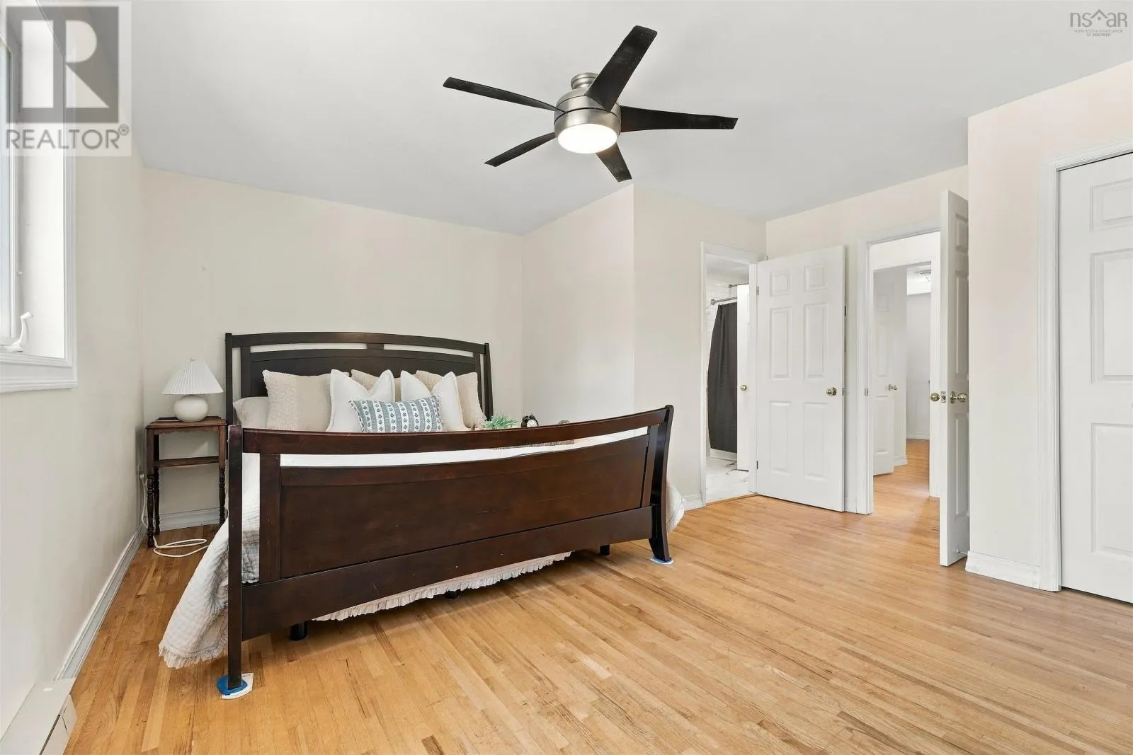 1 18 A Pioneer Avenue