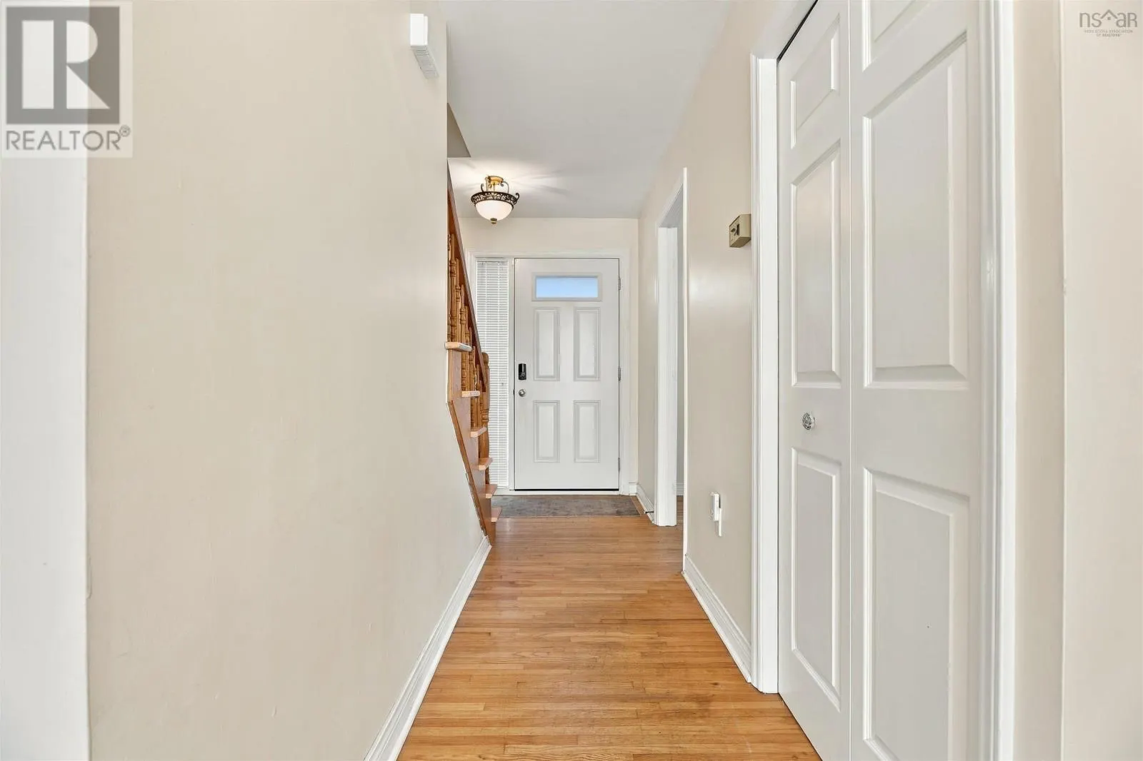1 18 A Pioneer Avenue