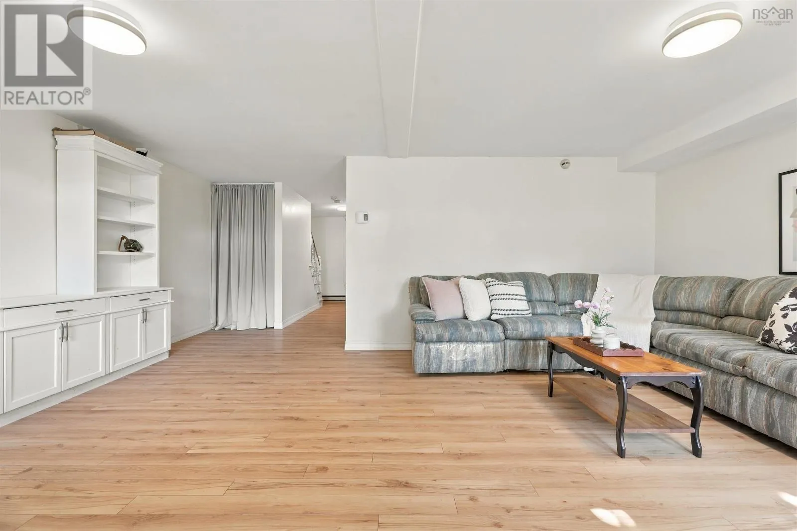 1 18 A Pioneer Avenue