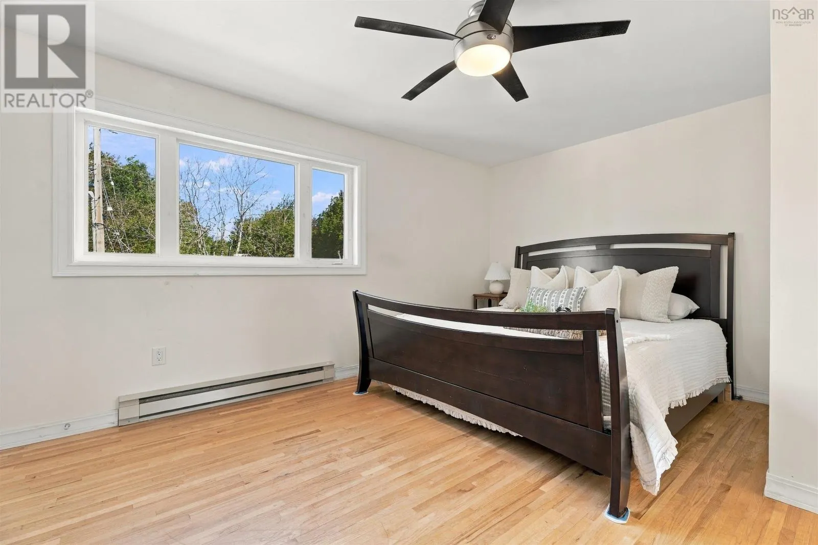 1 18 A Pioneer Avenue