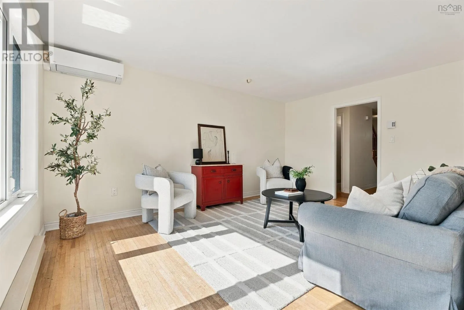 1 18 A Pioneer Avenue