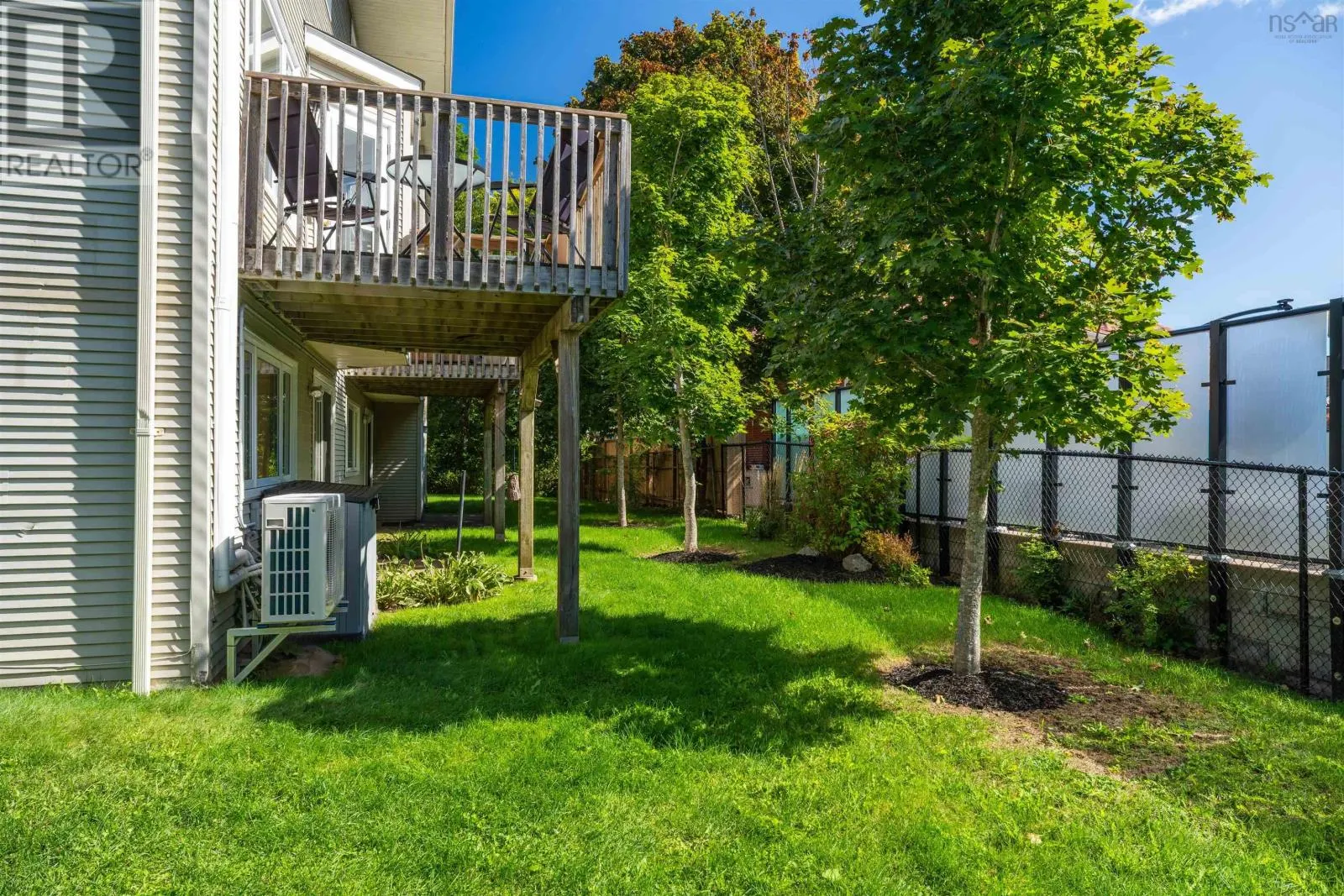 1 18 A Pioneer Avenue