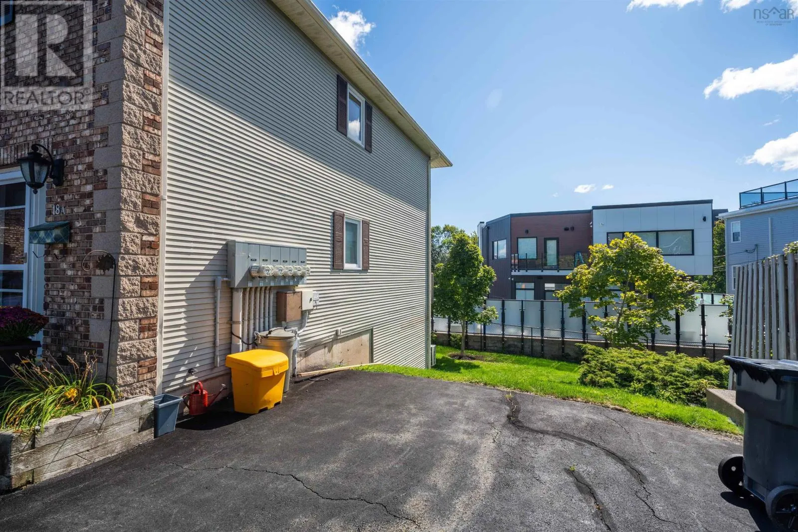 1 18 A Pioneer Avenue