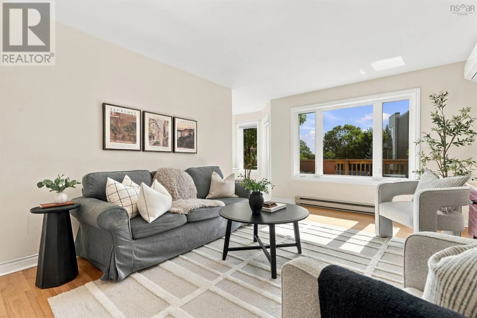 1 18 A Pioneer Avenue