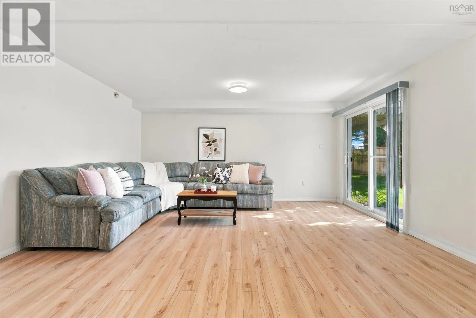 1 18 A Pioneer Avenue