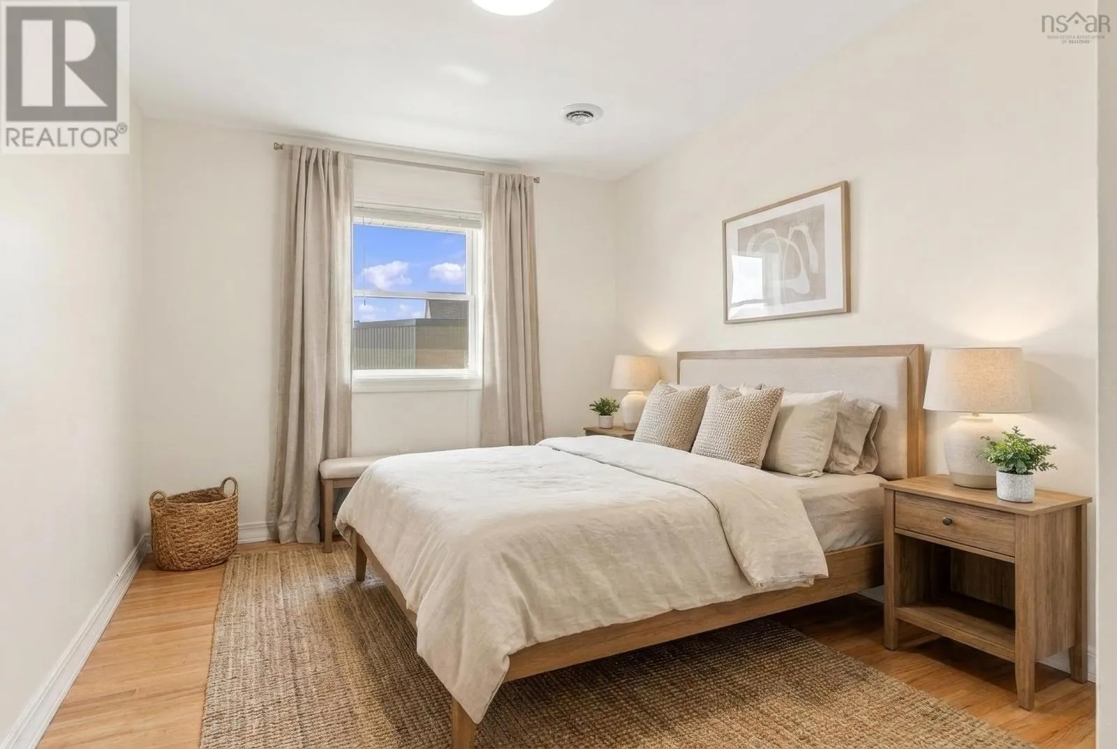 1 18 A Pioneer Avenue