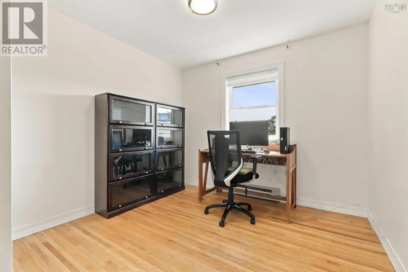 1 18 A Pioneer Avenue