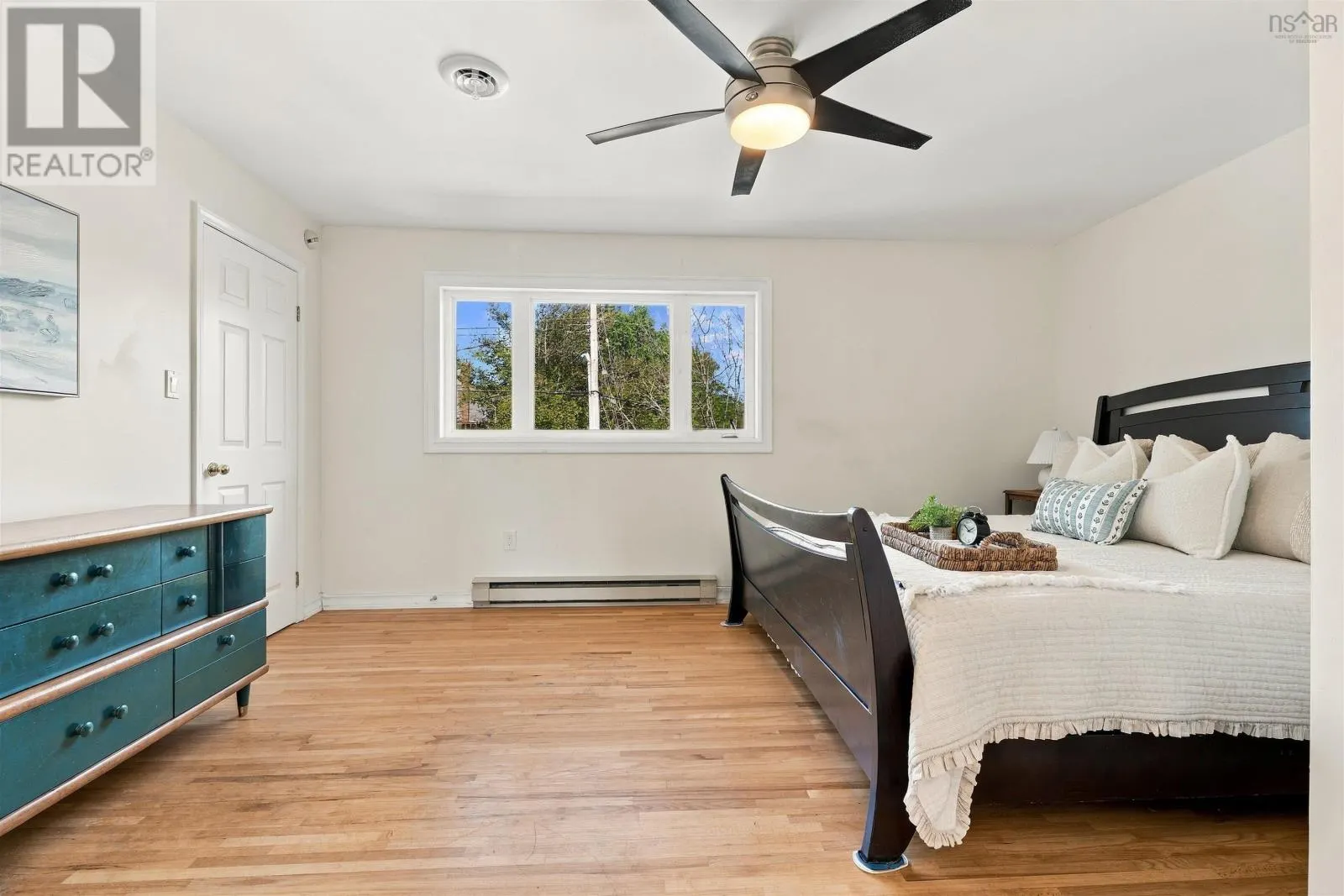 1 18 A Pioneer Avenue