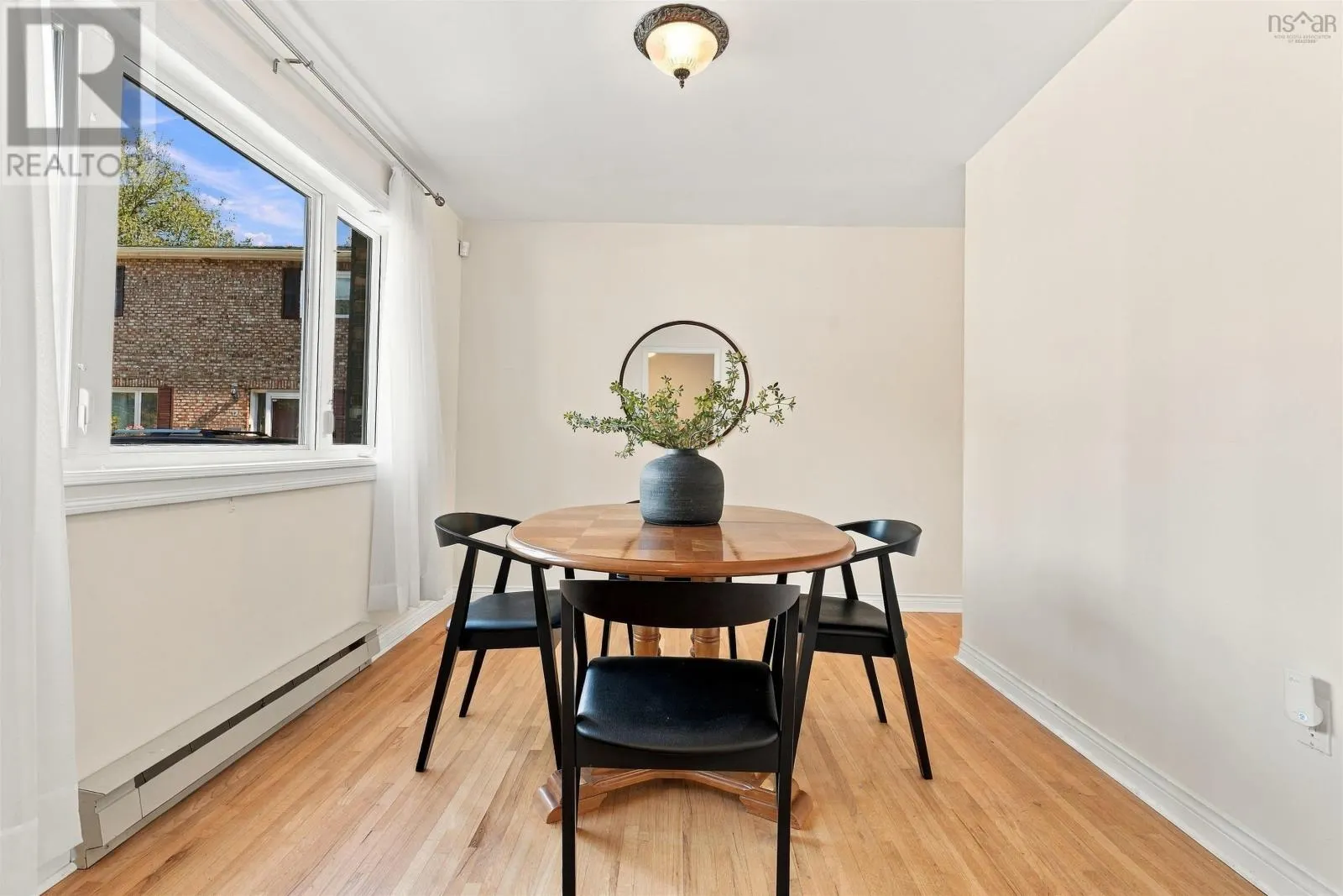 1 18 A Pioneer Avenue