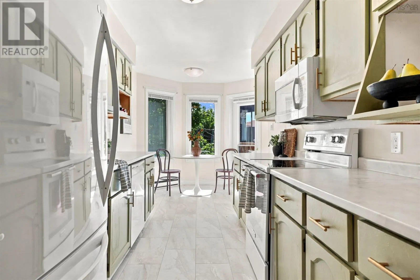 1 18 A Pioneer Avenue