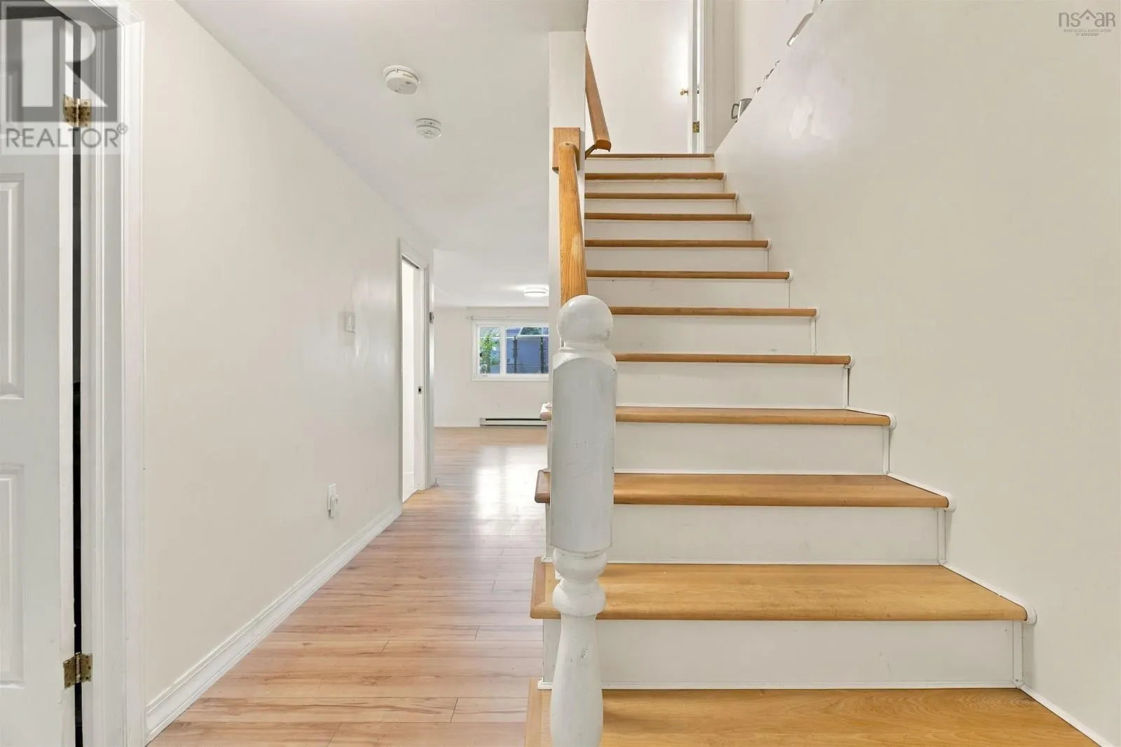 1 18 A Pioneer Avenue