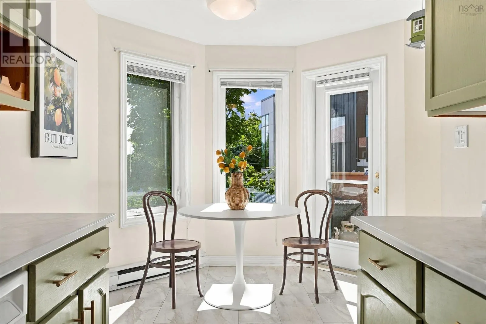 1 18 A Pioneer Avenue