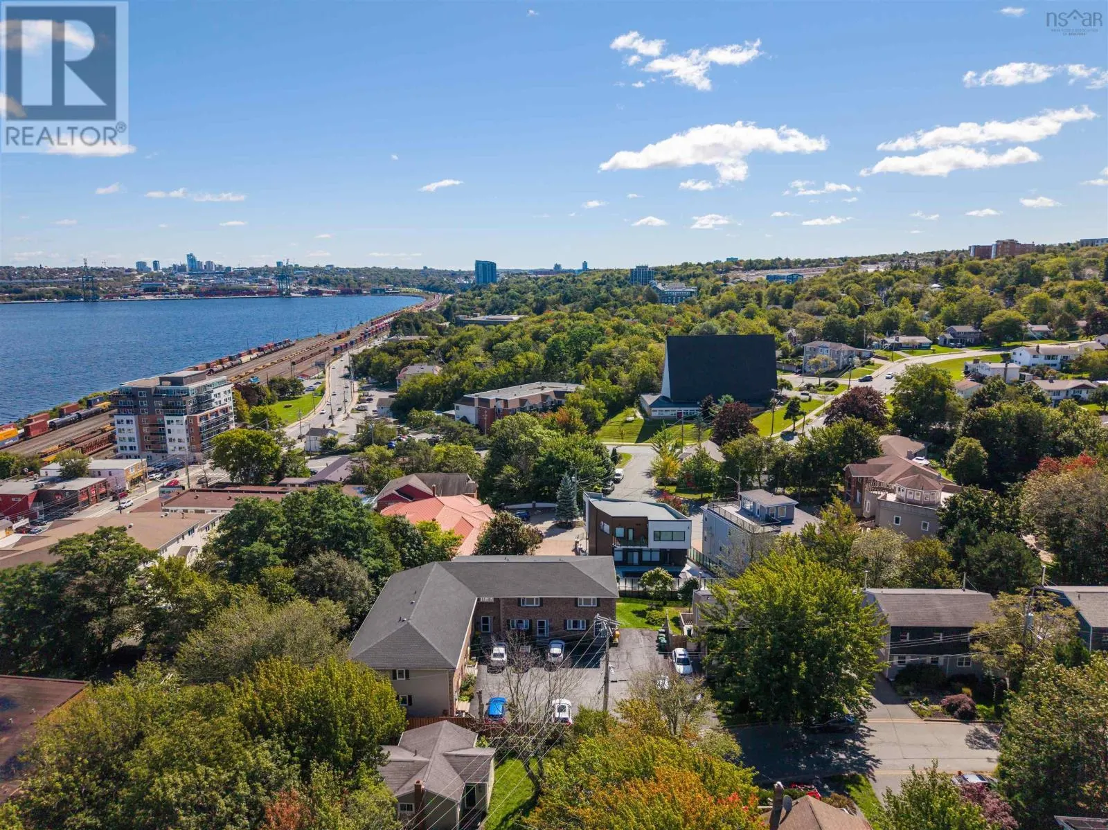 1 18 A Pioneer Avenue