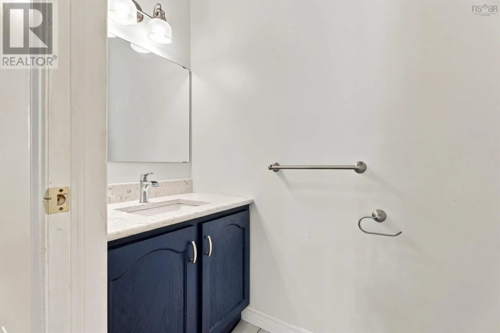 1 18 A Pioneer Avenue