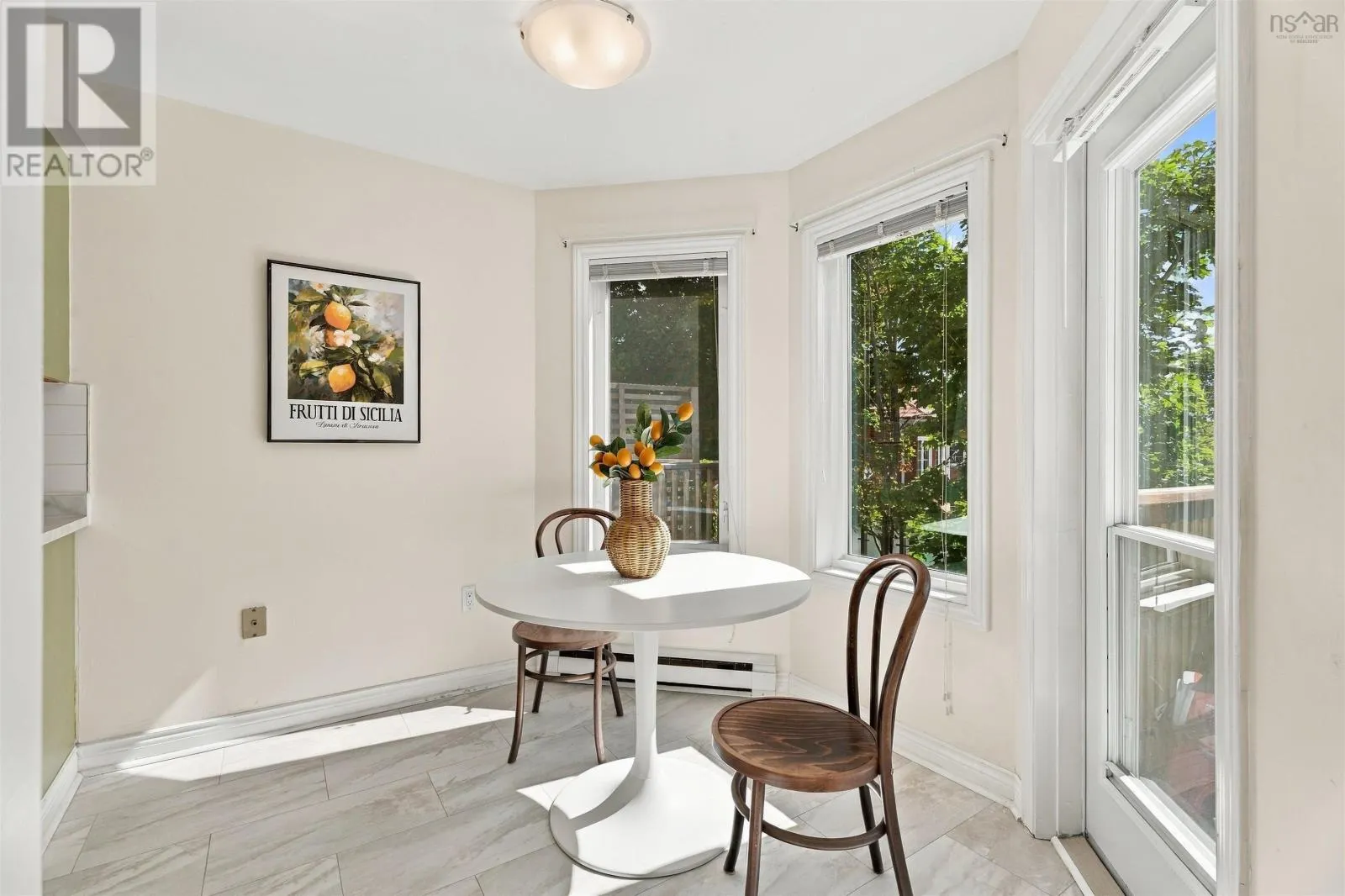 1 18 A Pioneer Avenue