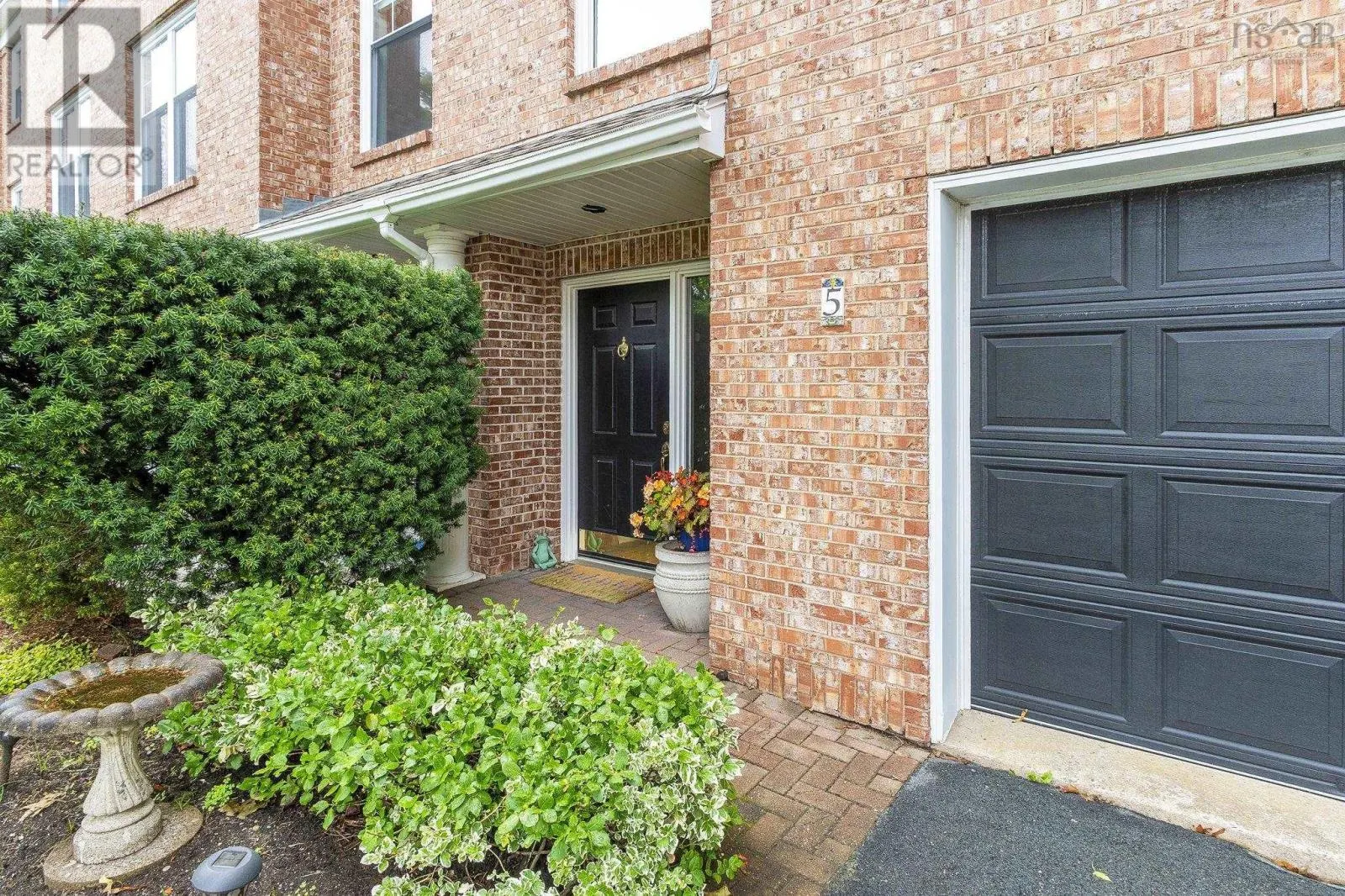 5 Arthur Lismer Court