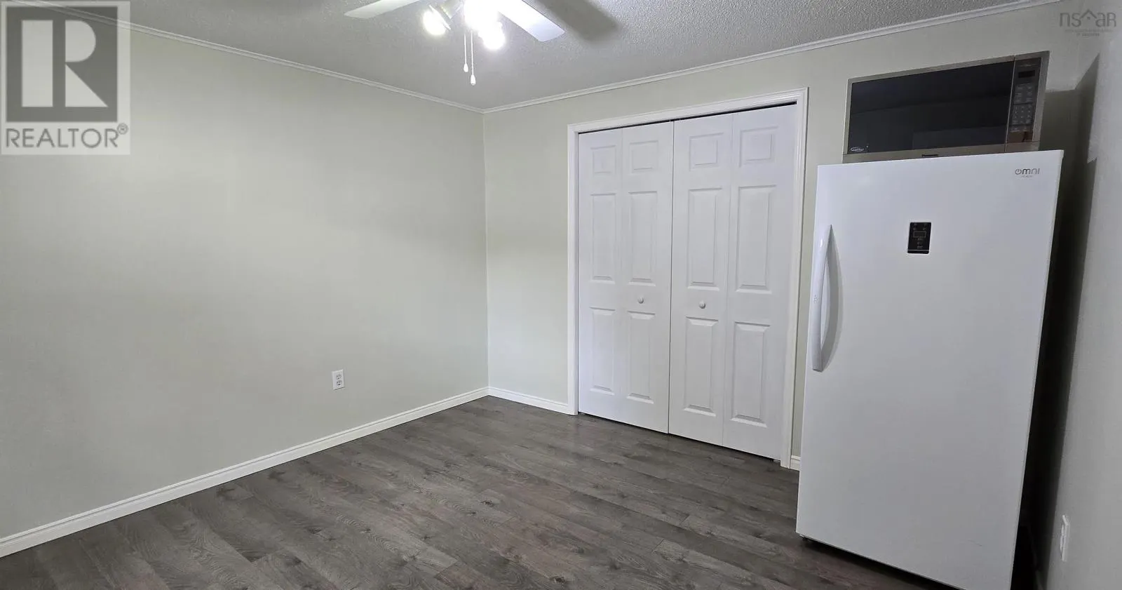 33 Spring Crescent