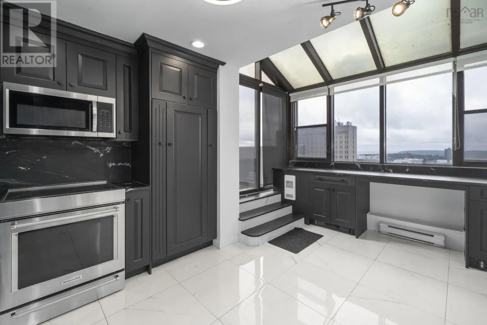 PH101 5959 Spring Garden Road