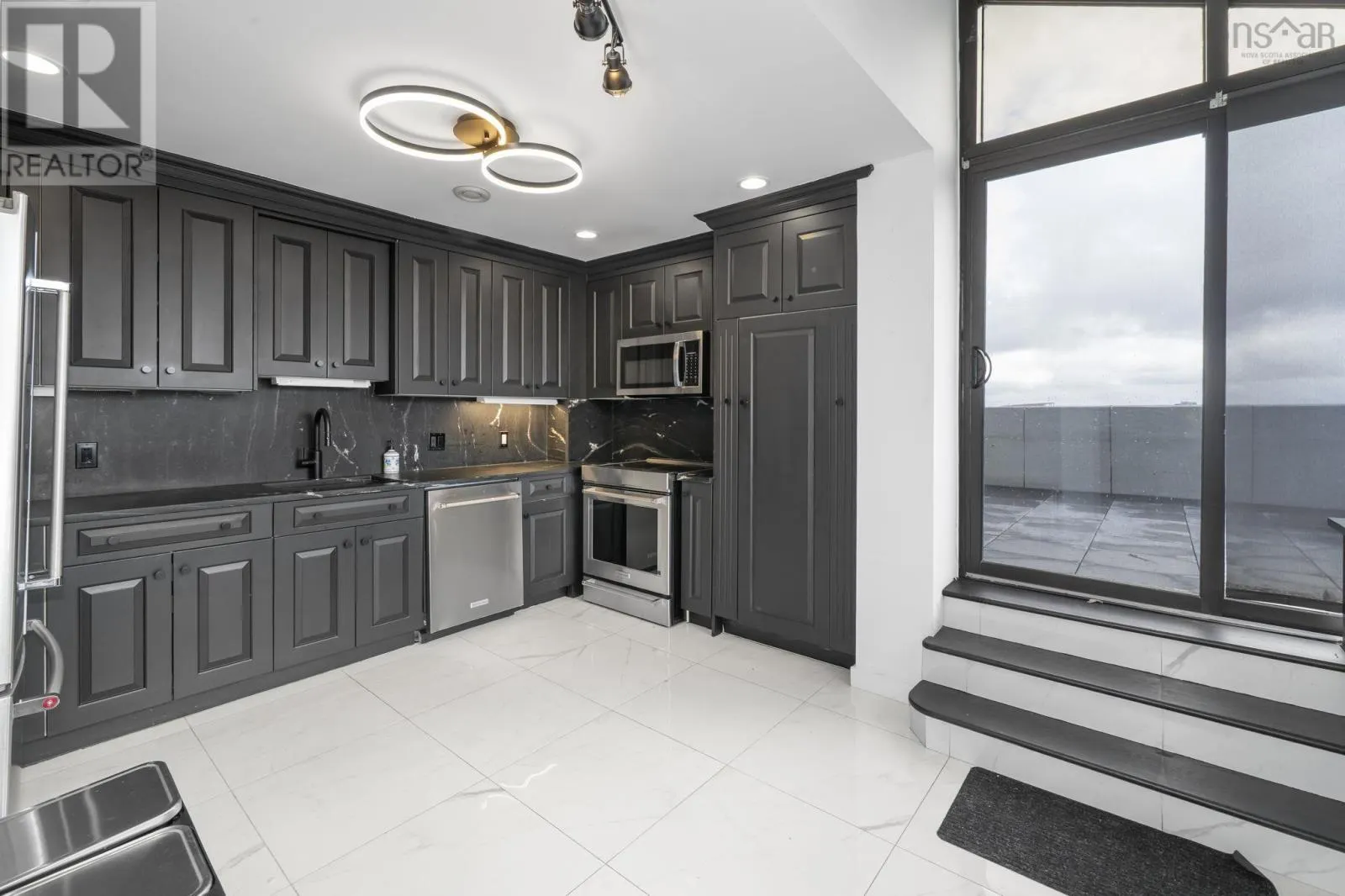 PH101 5959 Spring Garden Road