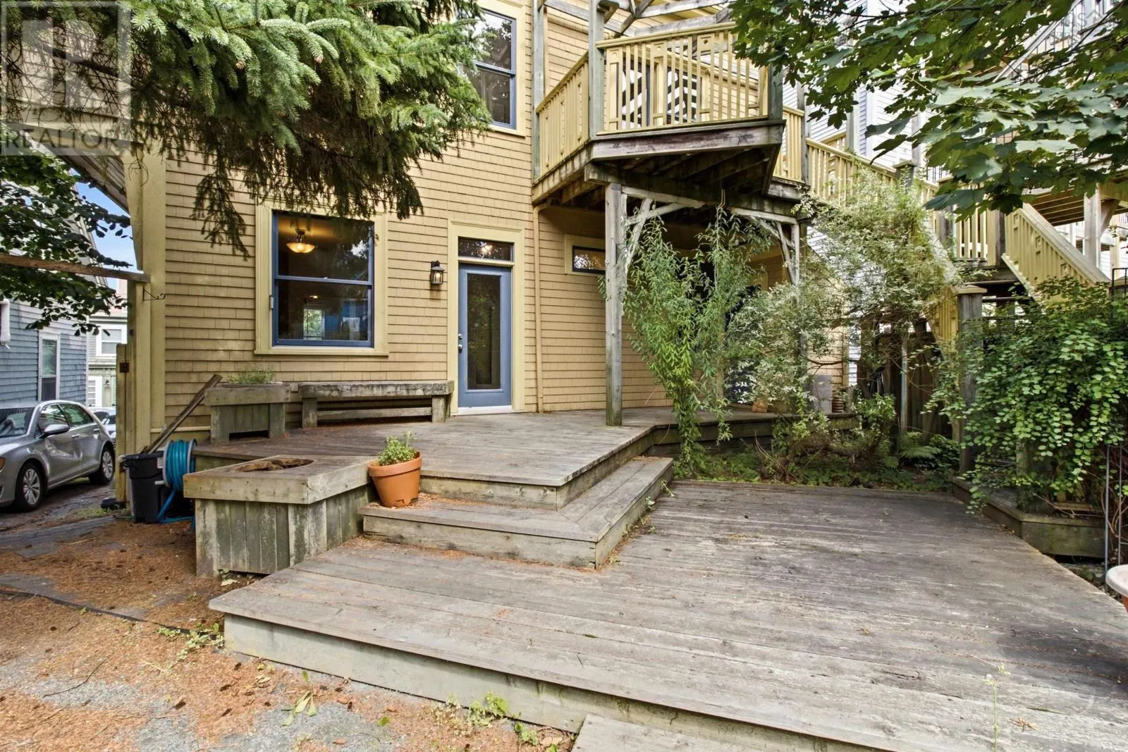 2048 Creighton Street