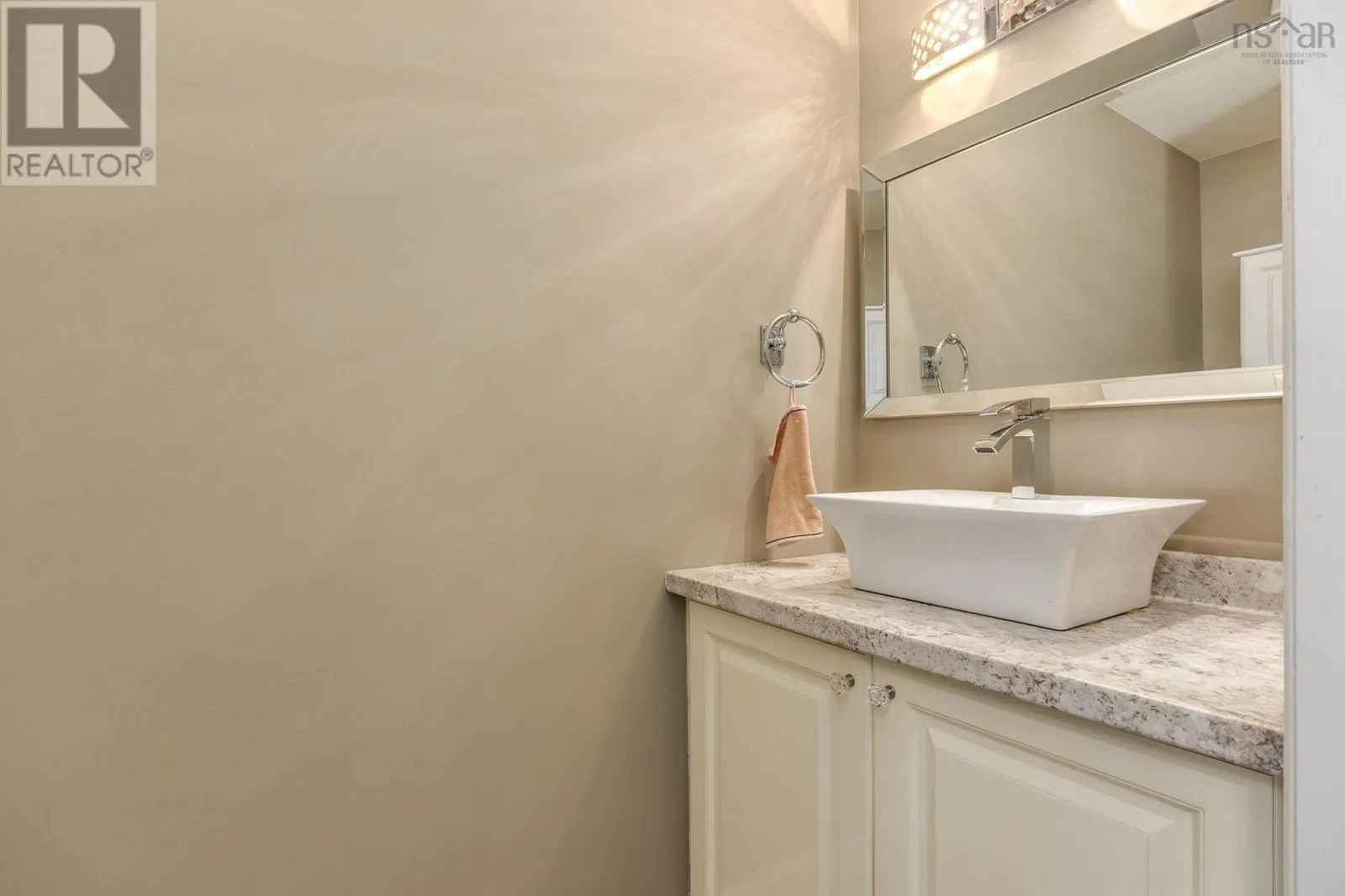 1 Arthur Lismer Court