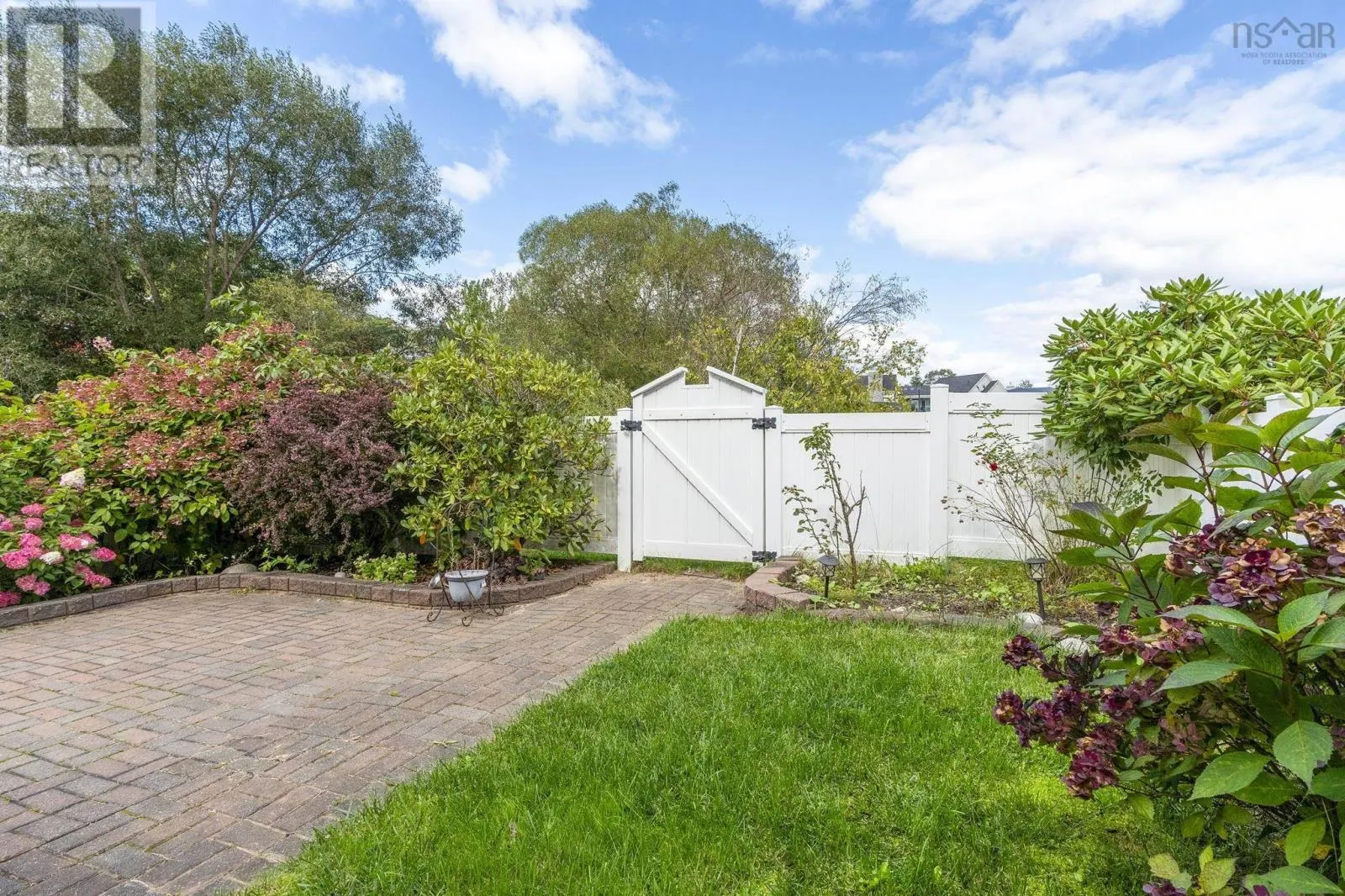 1 Arthur Lismer Court