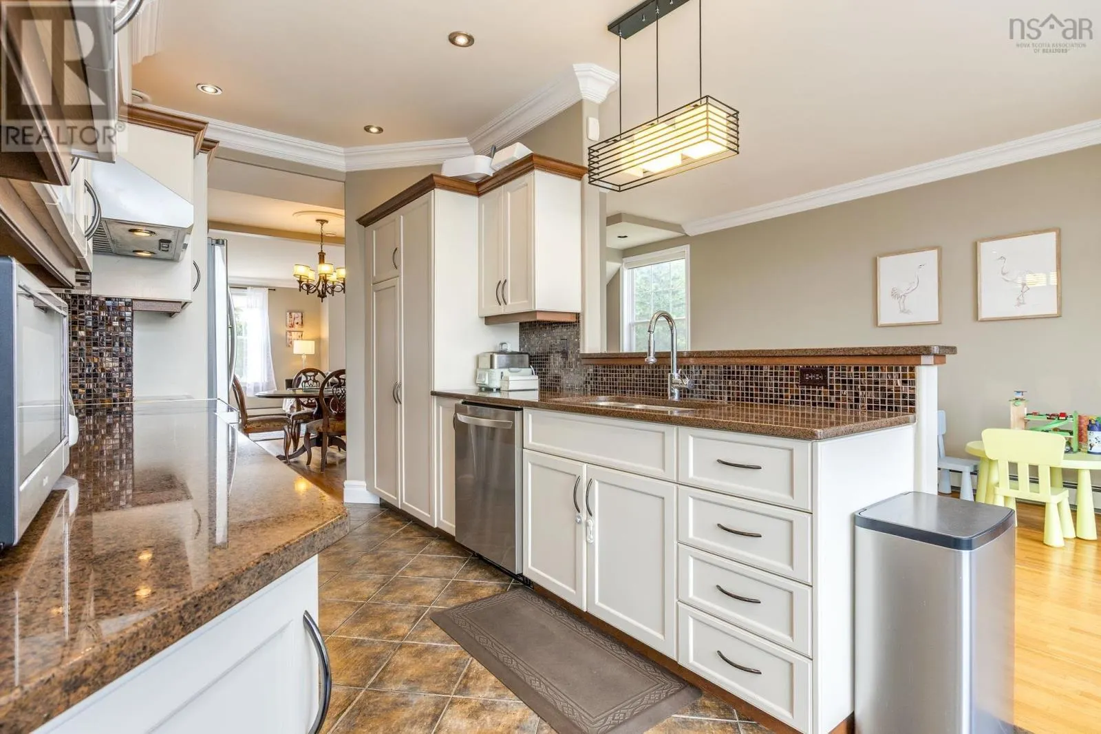 1 Arthur Lismer Court