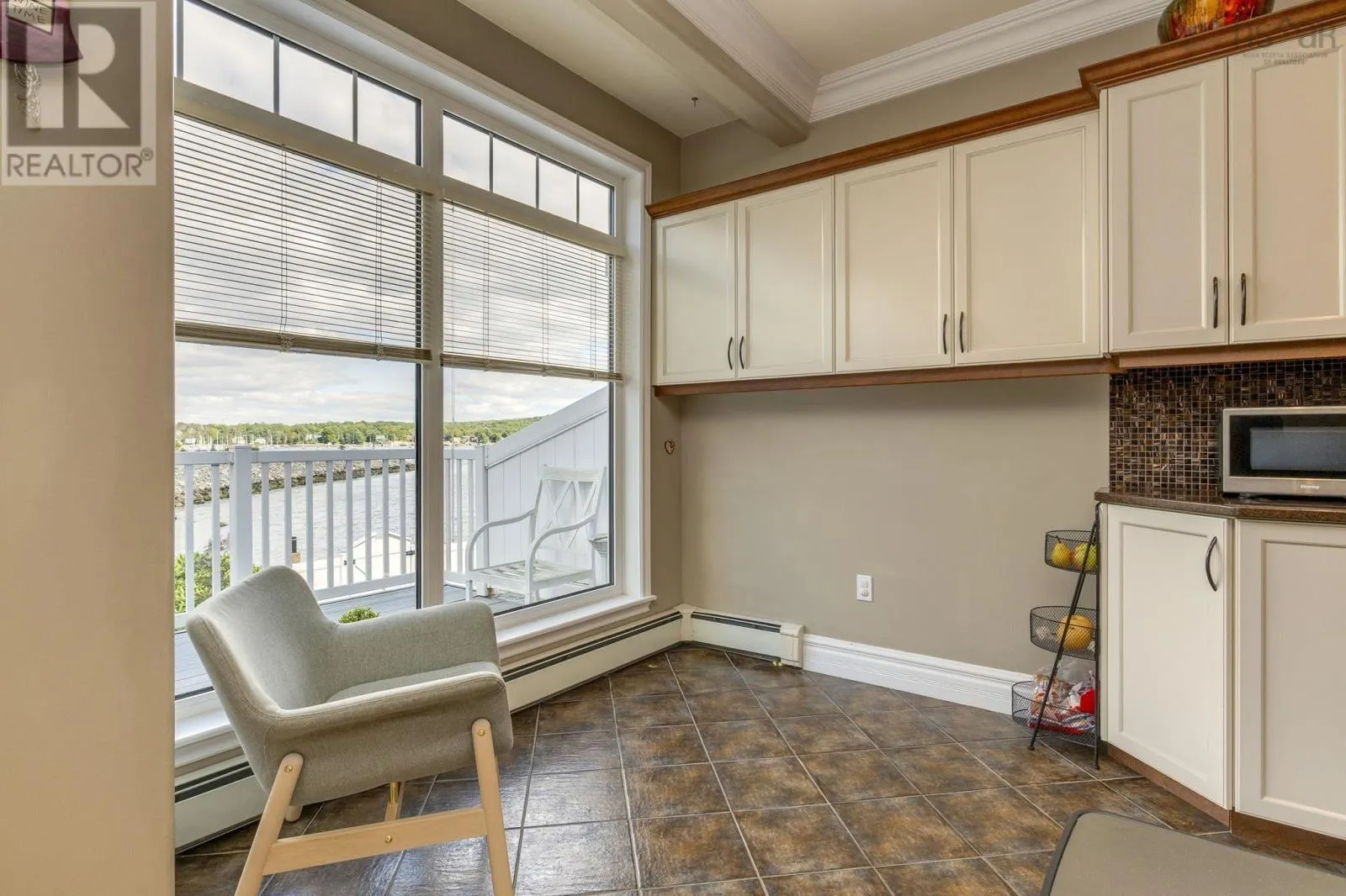 1 Arthur Lismer Court