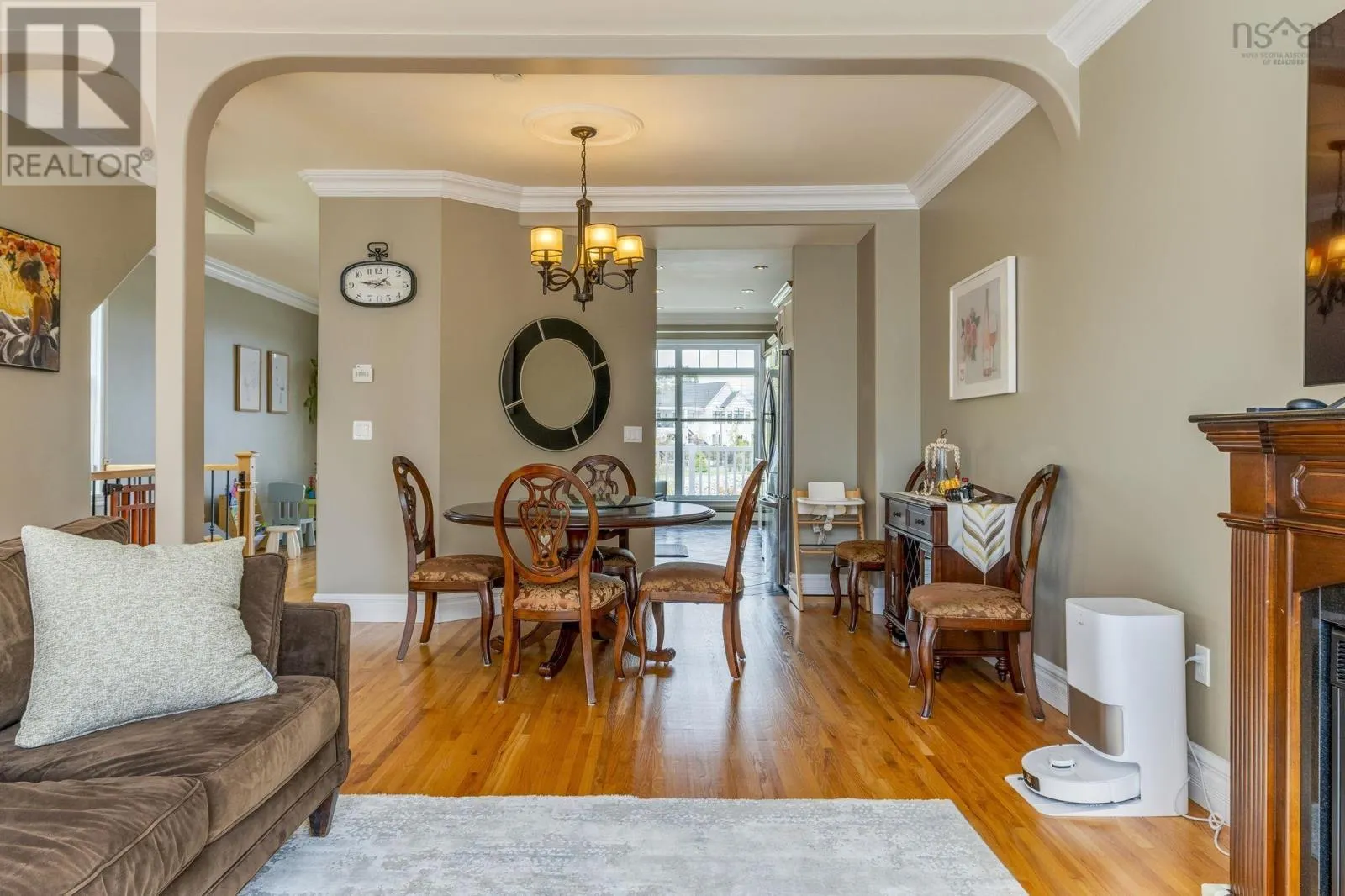 1 Arthur Lismer Court