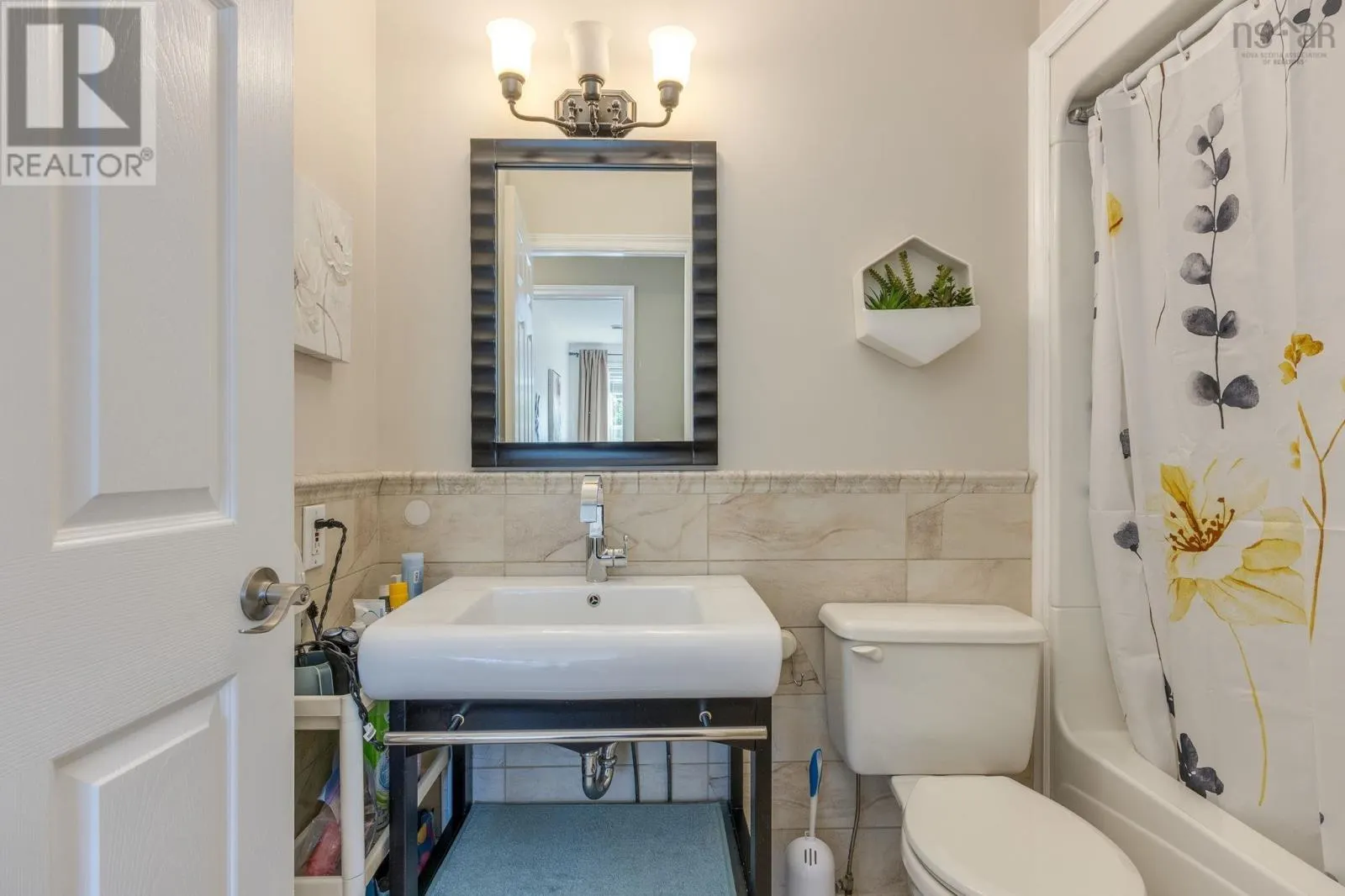 1 Arthur Lismer Court