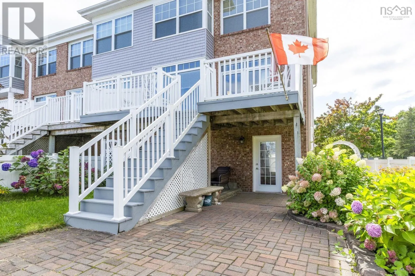 1 Arthur Lismer Court