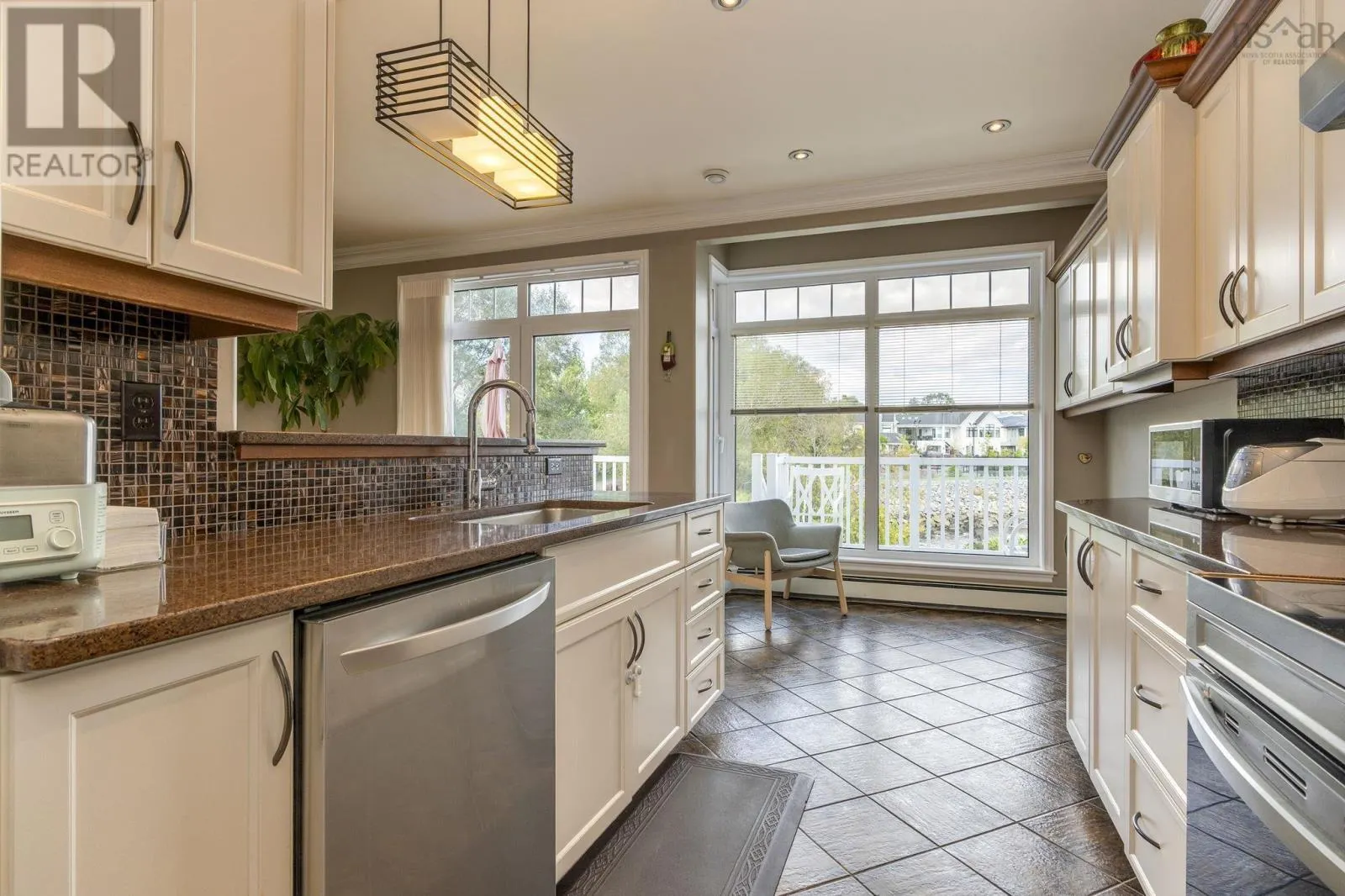 1 Arthur Lismer Court