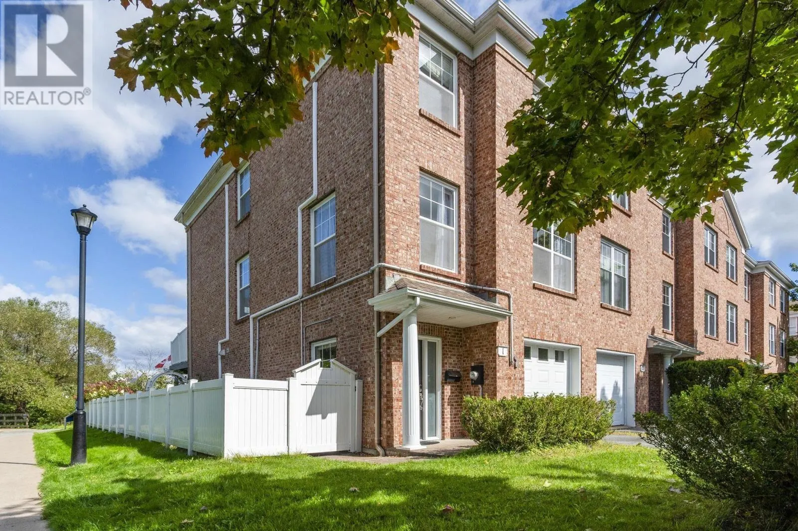 1 Arthur Lismer Court