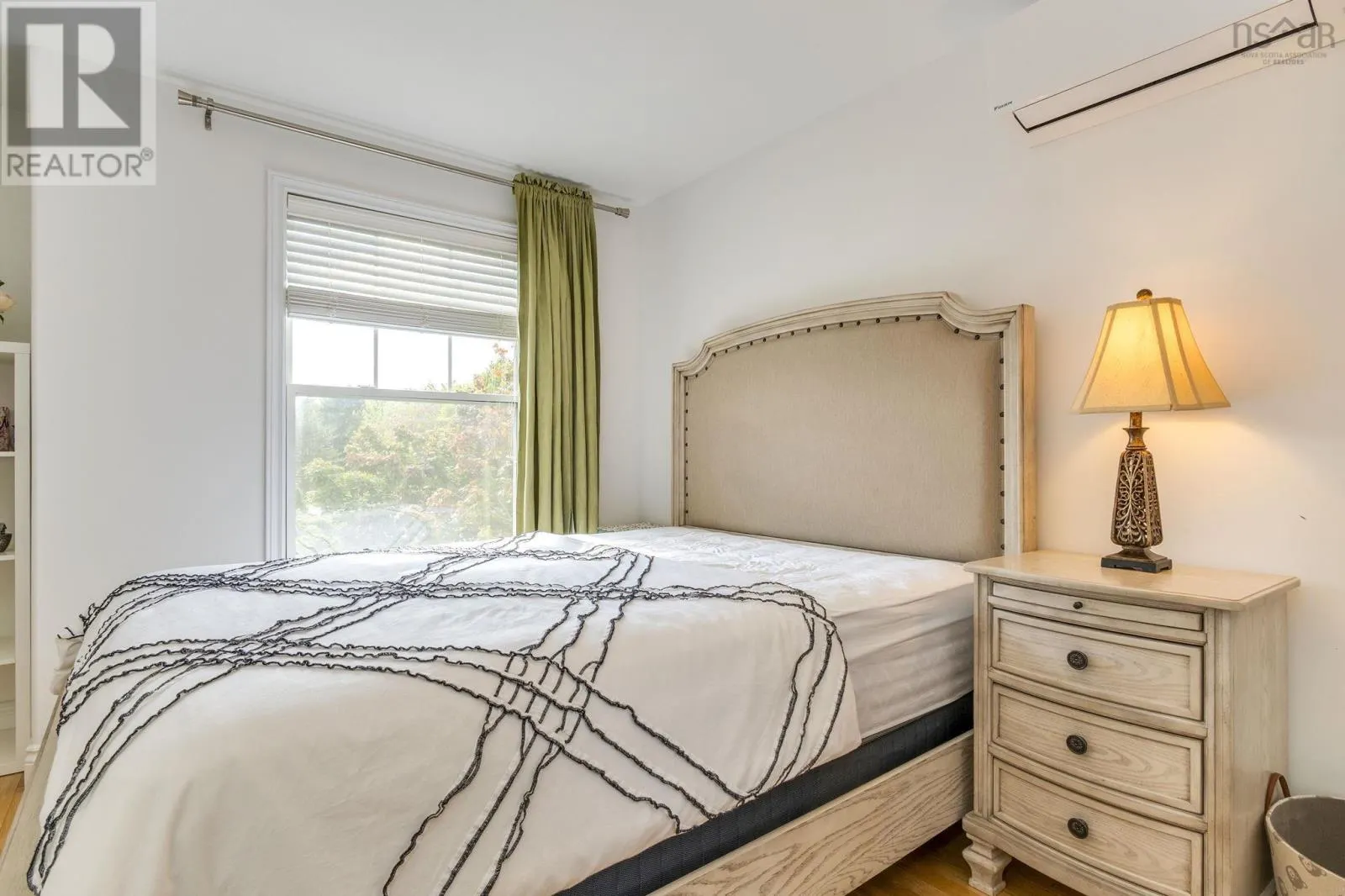 1 Arthur Lismer Court