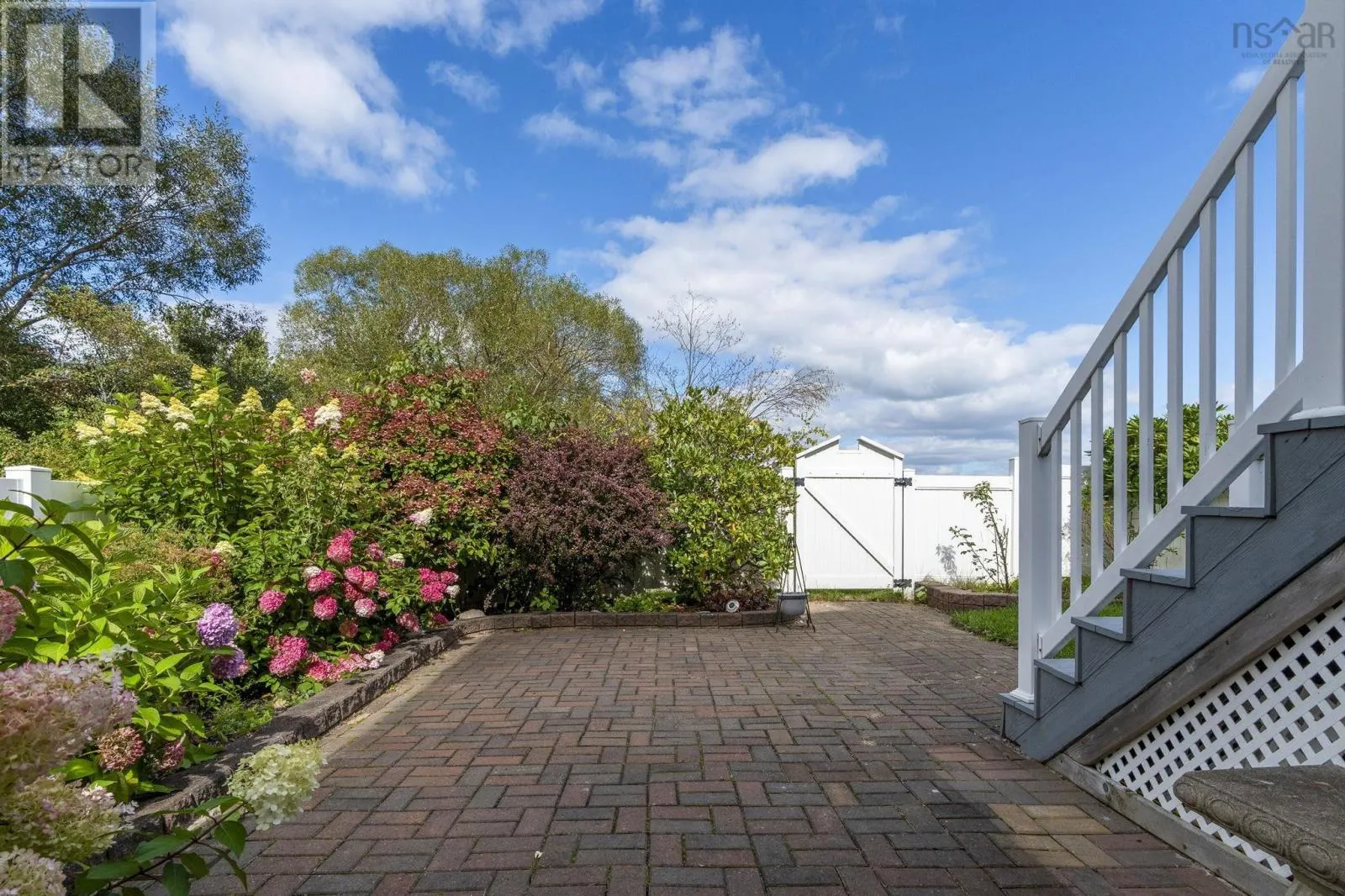 1 Arthur Lismer Court