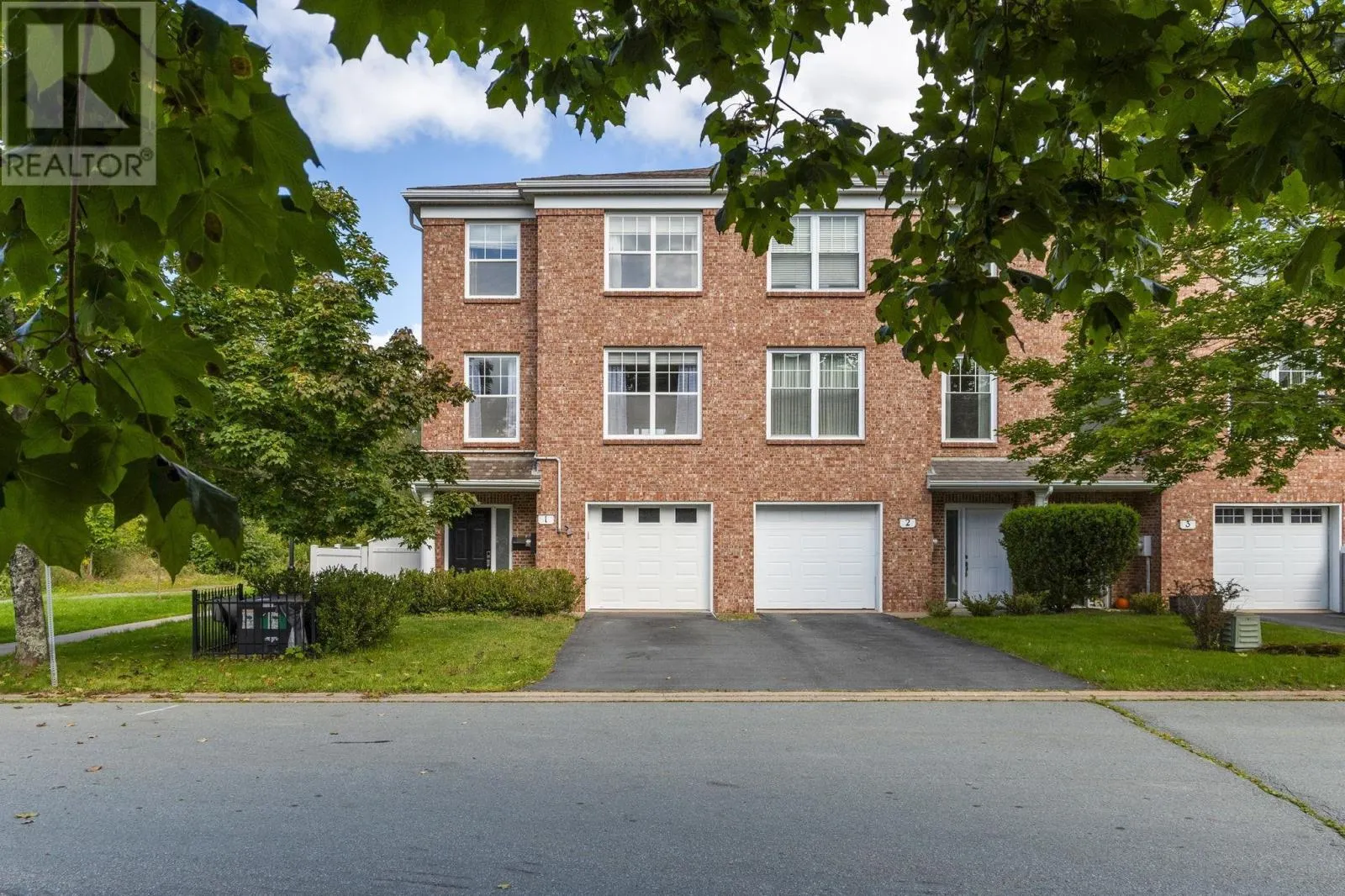 1 Arthur Lismer Court